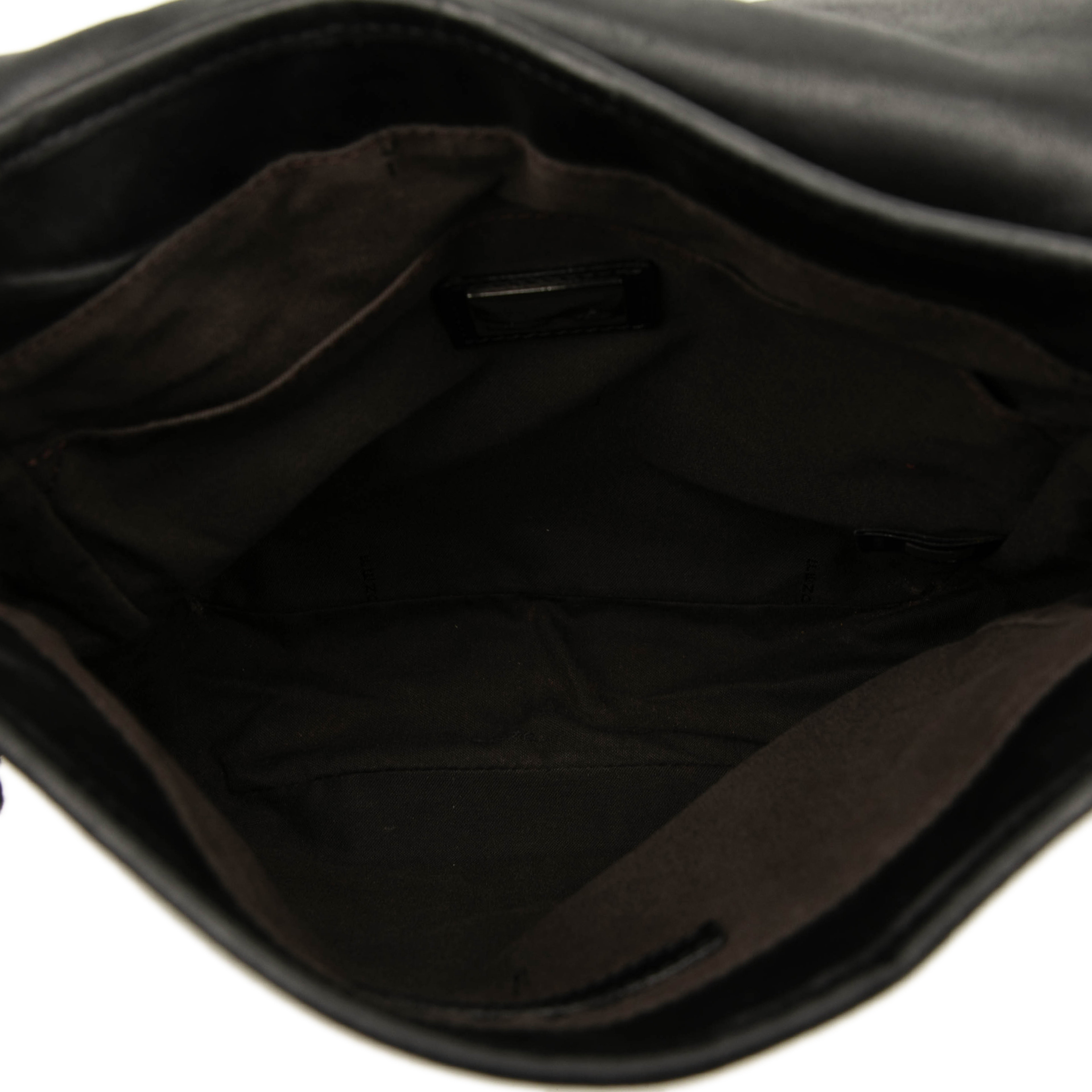 Fendi Zucca Suede Crossbody, från Luxclusif, i färgen black. Klicka för att öppna bilden i stort format