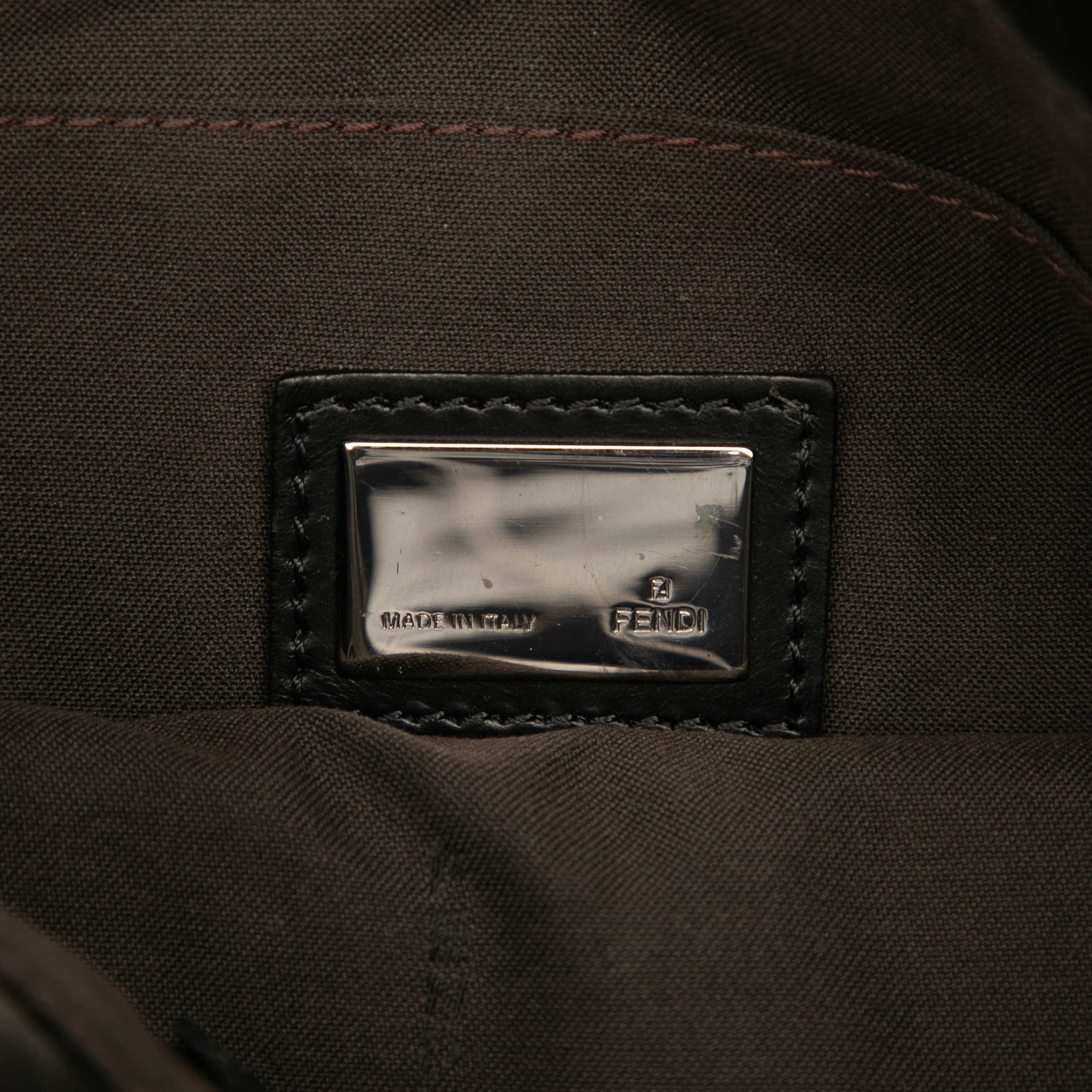 Fendi Zucca Suede Crossbody, från Luxclusif, i färgen black. Klicka för att öppna bilden i stort format