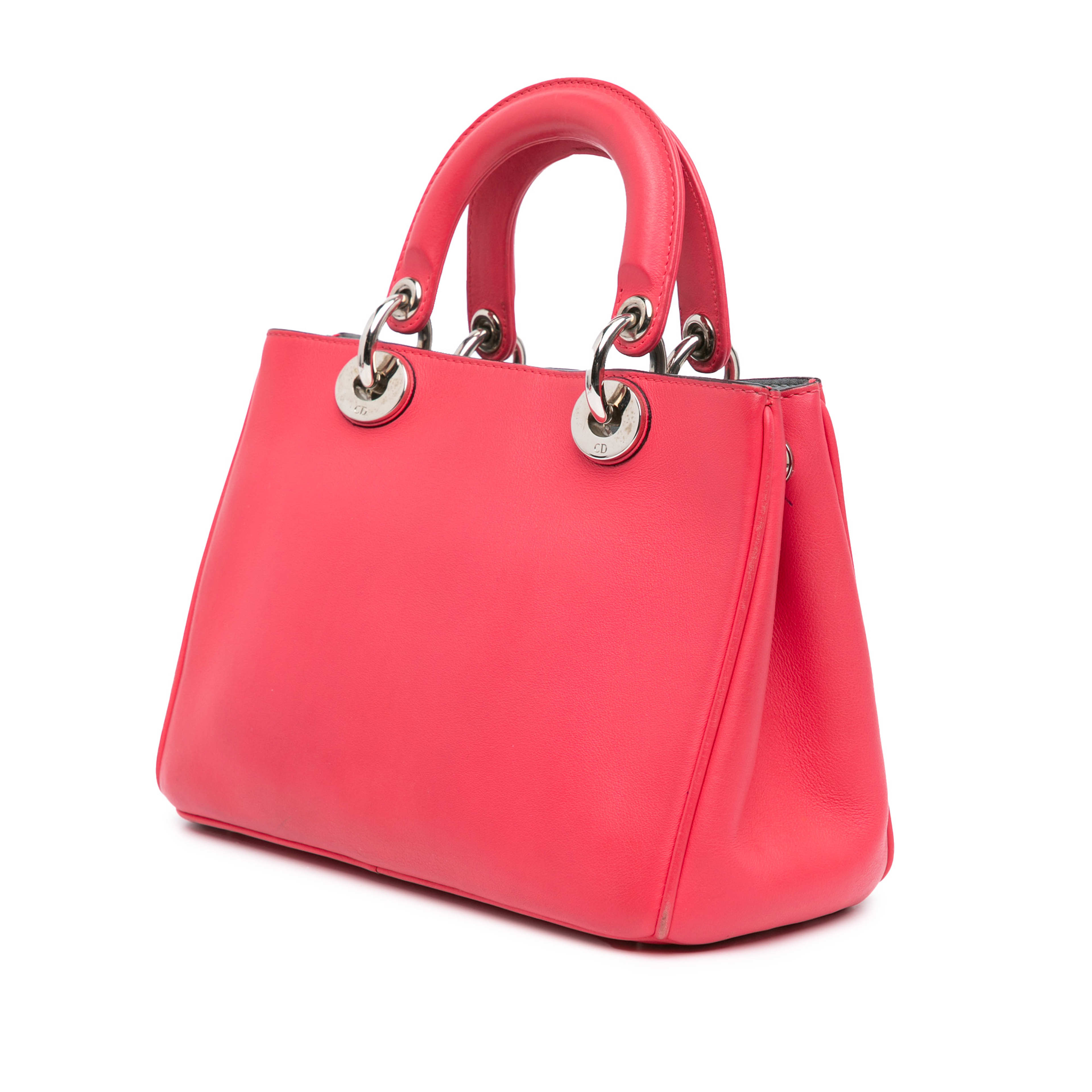 Dior Small Leather Diorissimo Satchel, från Luxclusif, i färgen rosa. Klicka för att öppna bilden i stort format