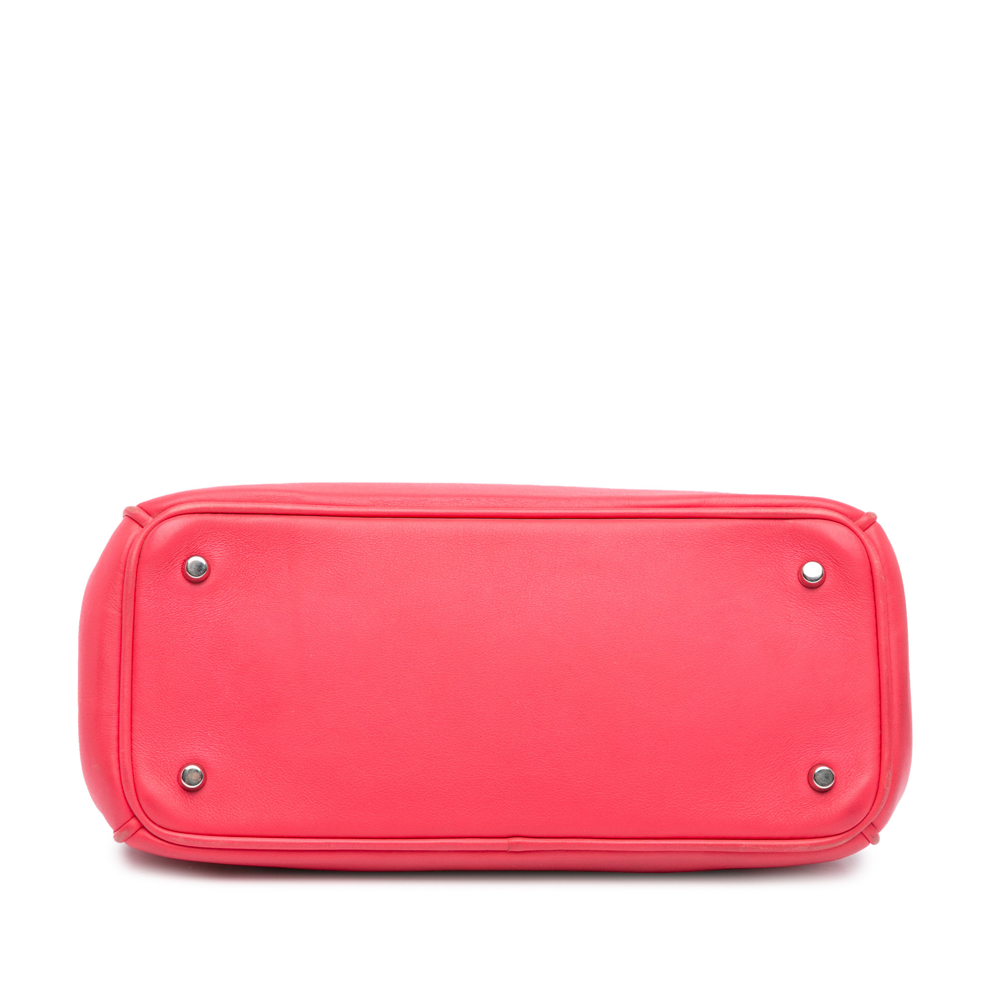 Dior Small Leather Diorissimo Satchel, från Luxclusif, i färgen rosa. Klicka för att öppna bilden i stort format