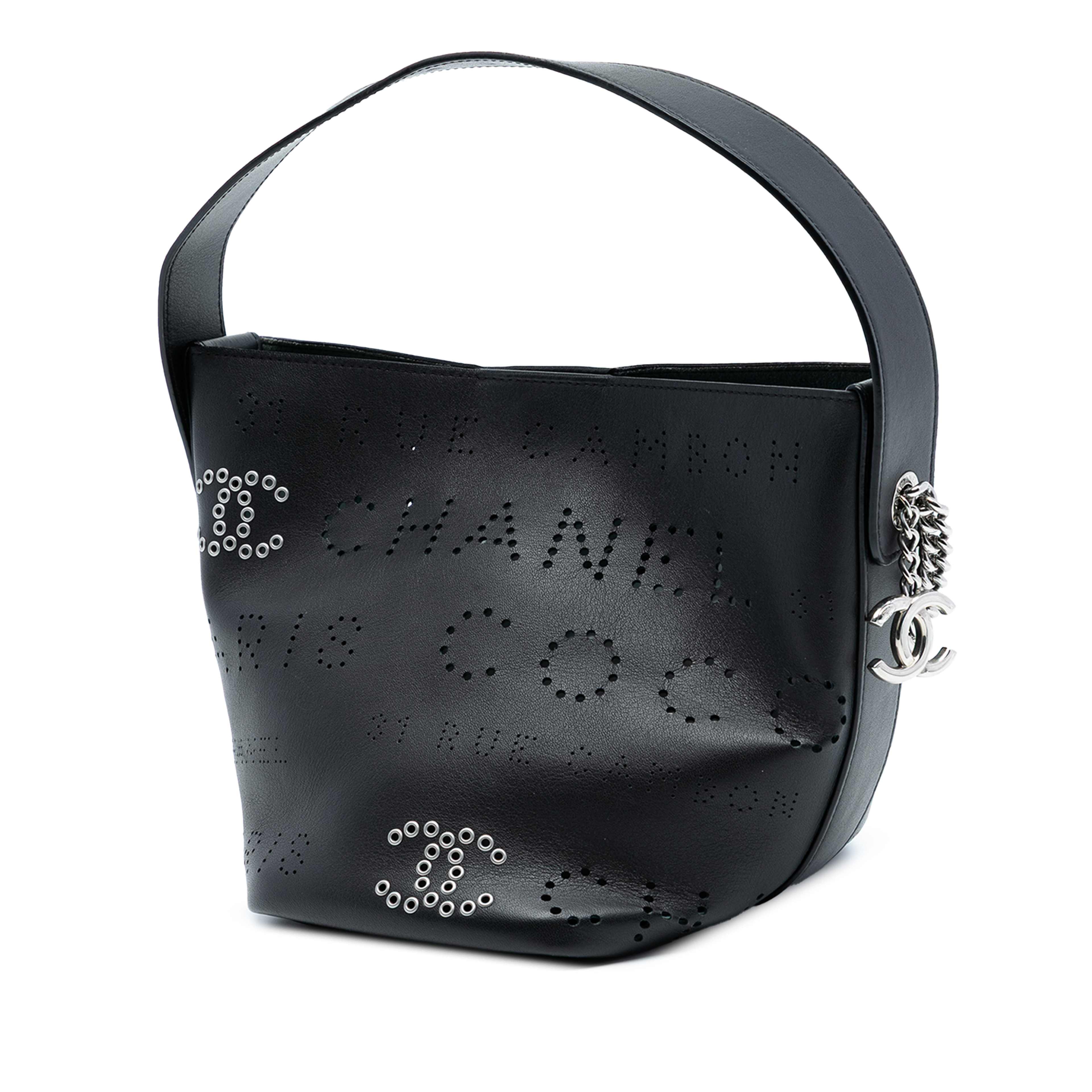 Chanel Small Perforated Calfskin Logo Eyelet Bucket Bag, från Luxclusif, i färgen black. Klicka för att öppna bilden i stort format