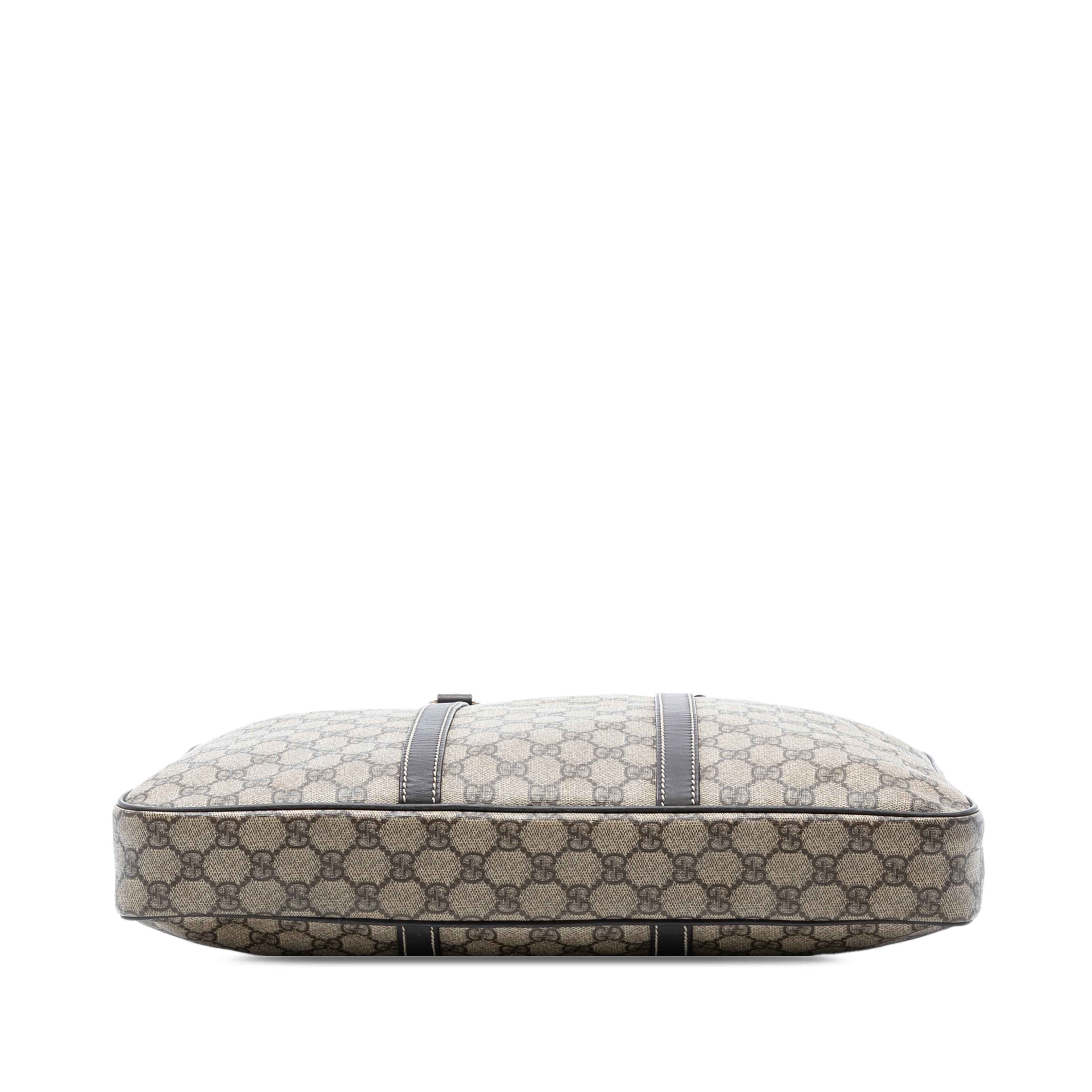 Gucci Gg Supreme Business Bag, från Luxclusif, i färgen beige. Klicka för att öppna bilden i stort format