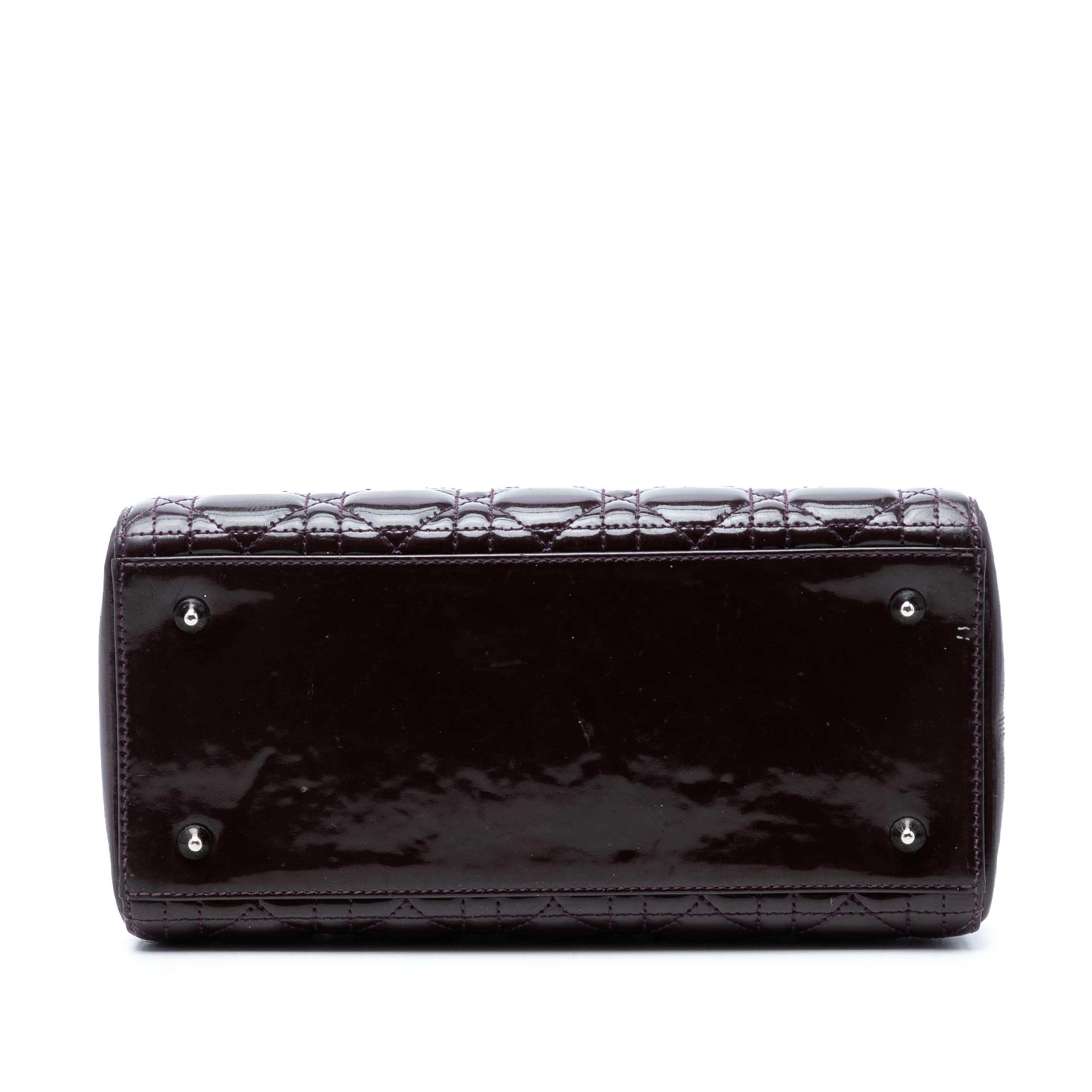 Dior Medium Patent Cannage Lady Dior, från Luxclusif, i färgen purpur. Klicka för att öppna bilden i stort format