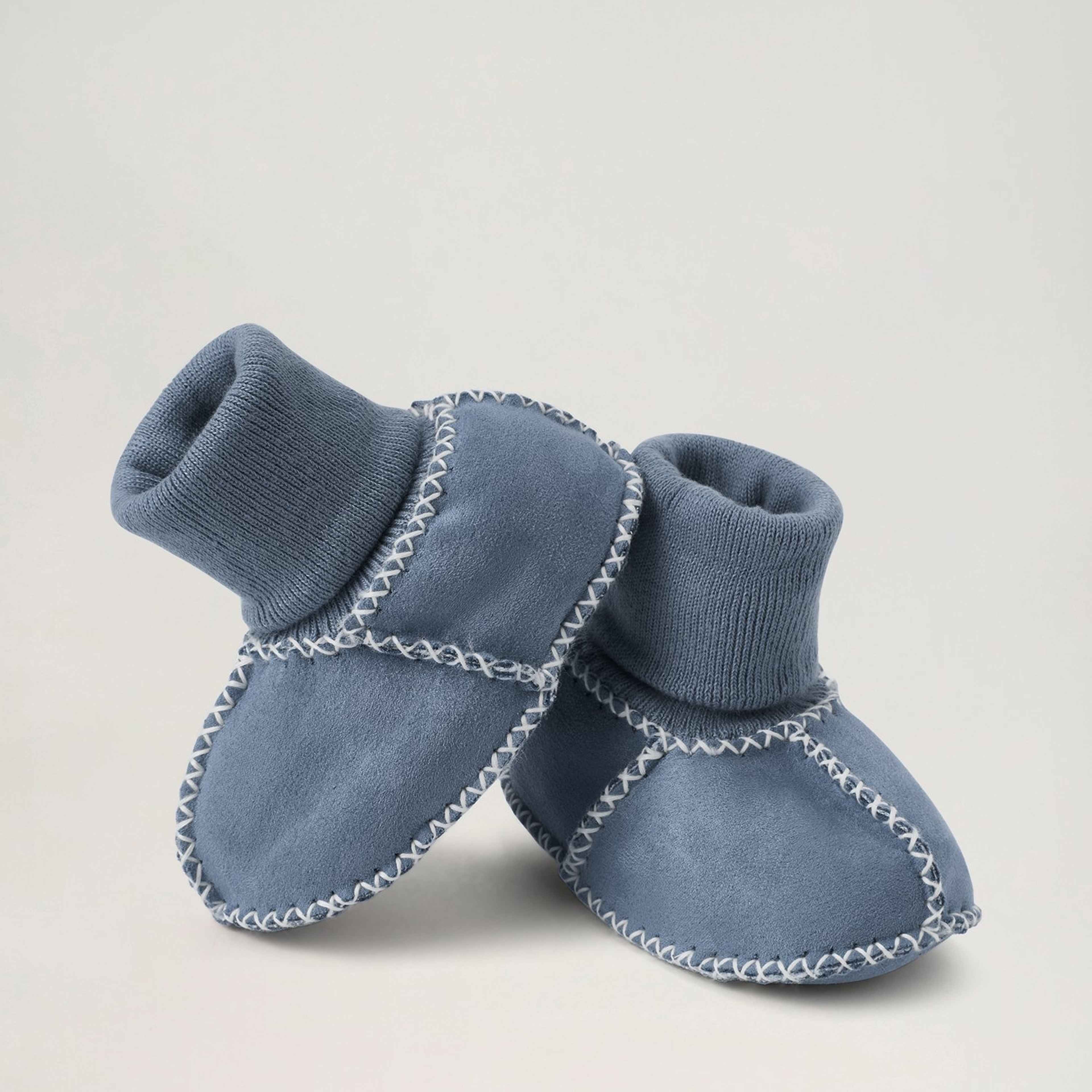 Cosy Mocs, från BabyMocs, i färgen blue. Klicka för att öppna bilden i stort format