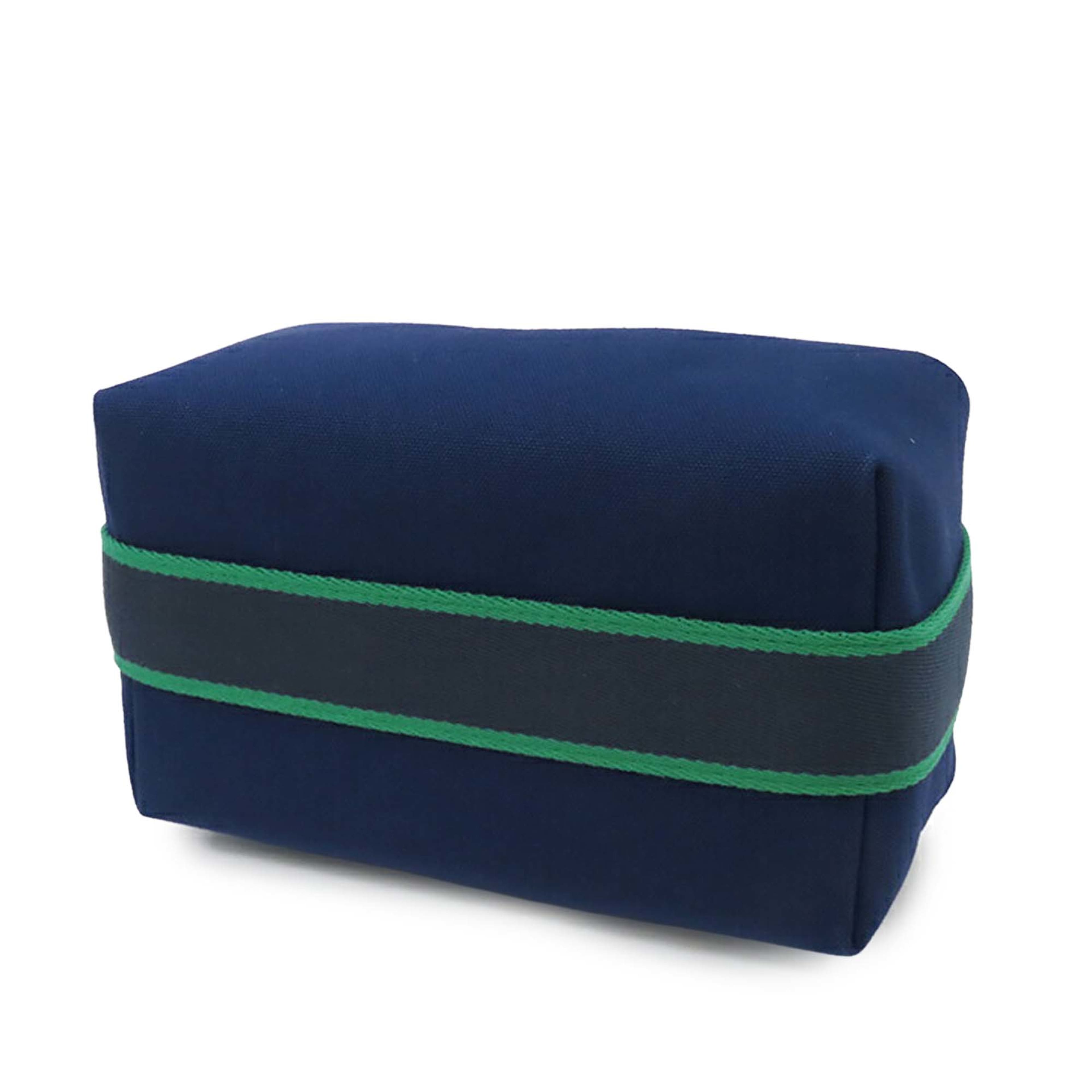 Hermès Small Toile Bride A Brac Case, från Luxclusif, i färgen dark blue. Klicka för att öppna bilden i stort format