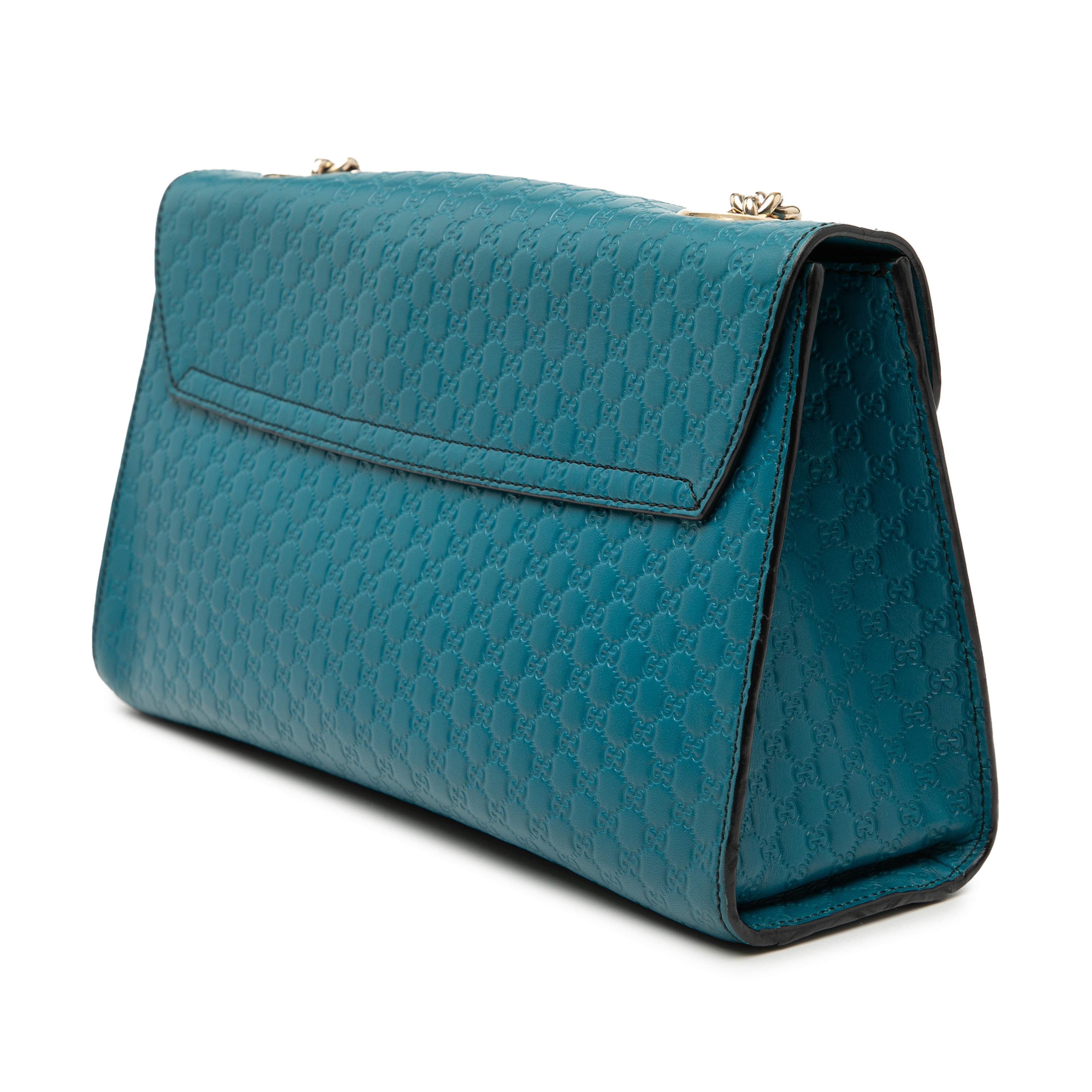 Gucci Medium Microguccissima Emily Shoulder Bag, från Luxclusif, i färgen blå. Klicka för att öppna bilden i stort format