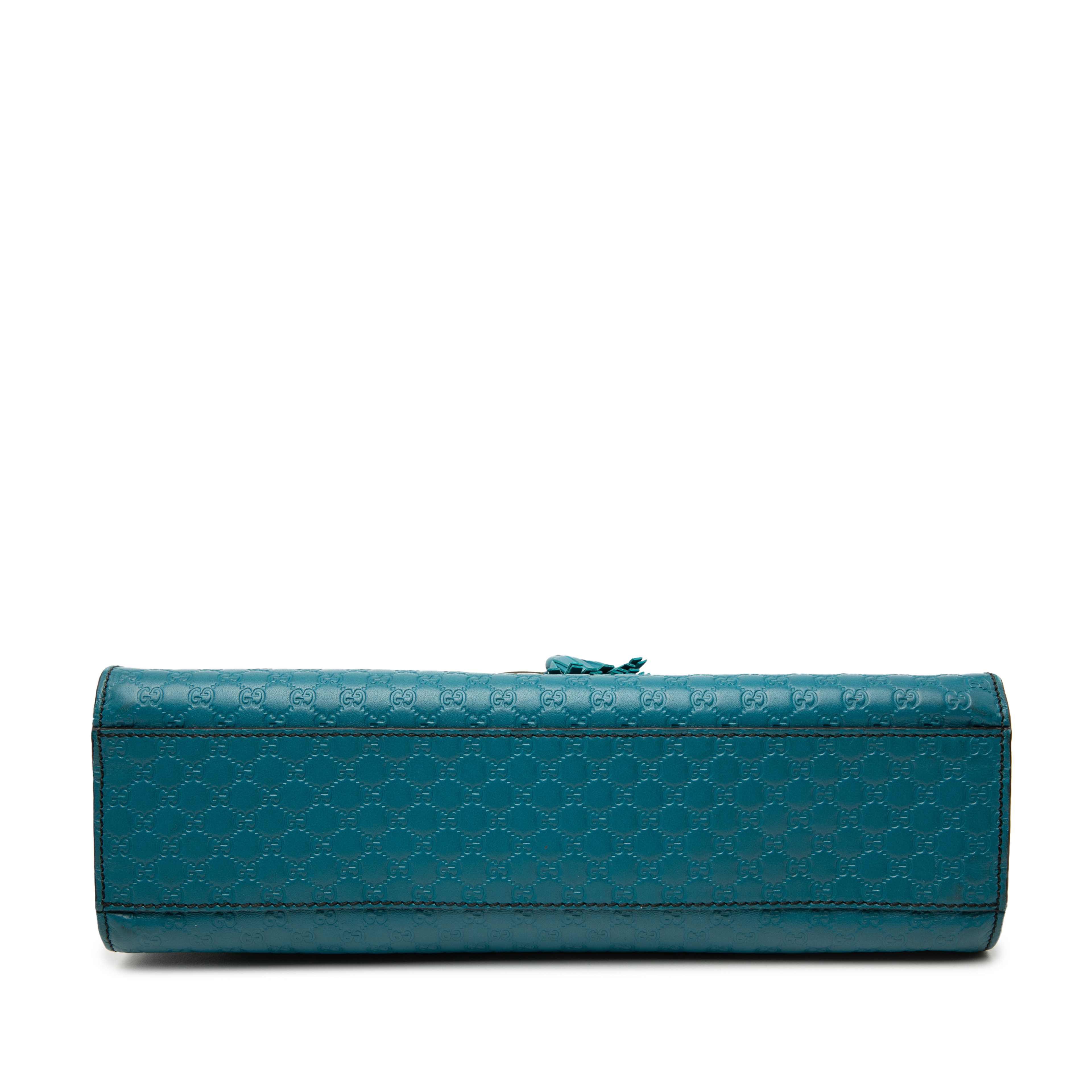 Gucci Medium Microguccissima Emily Shoulder Bag, från Luxclusif, i färgen blå. Klicka för att öppna bilden i stort format