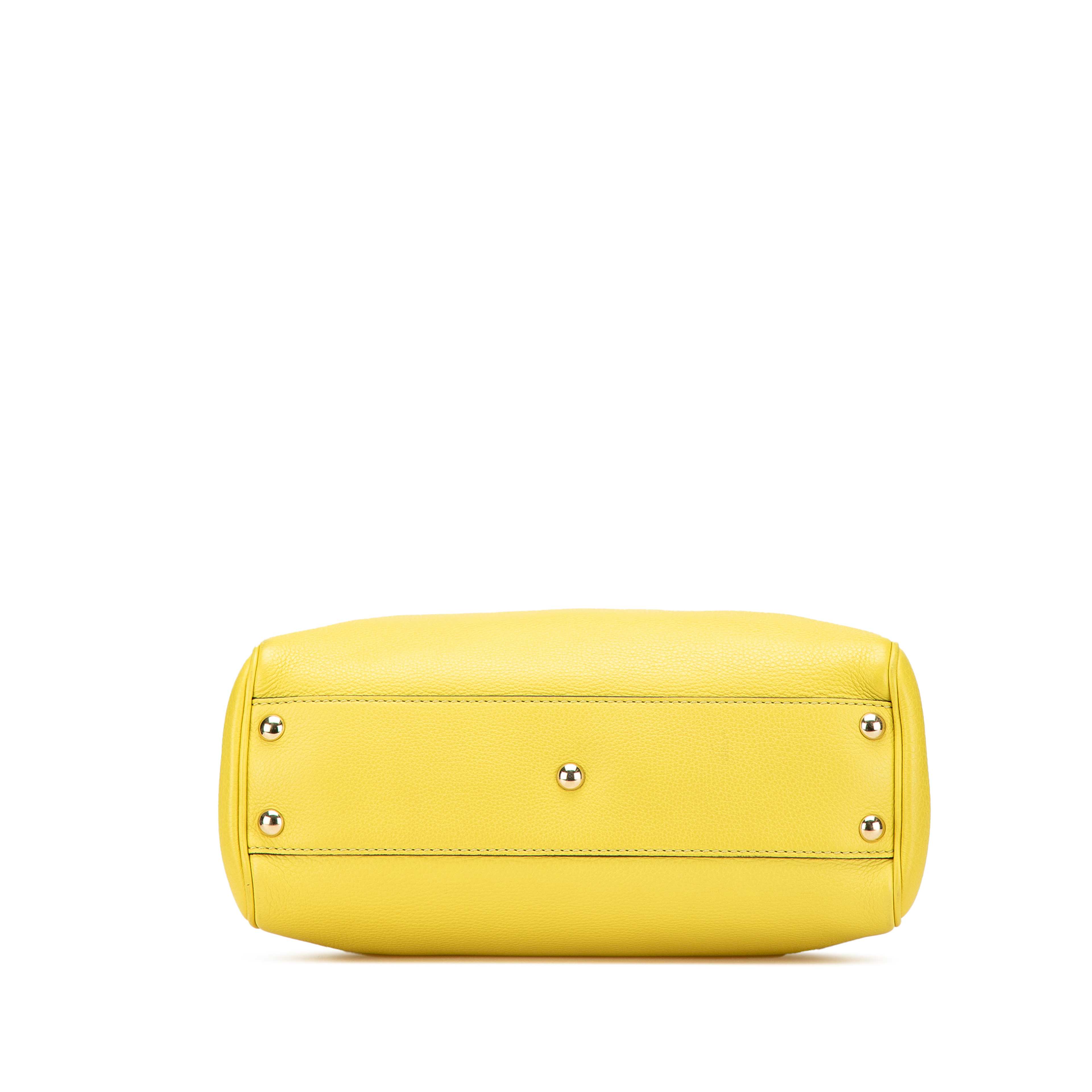 Gucci Small Calfskin Bamboo Shopper Satchel, från Luxclusif, i färgen yellow. Klicka för att öppna bilden i stort format