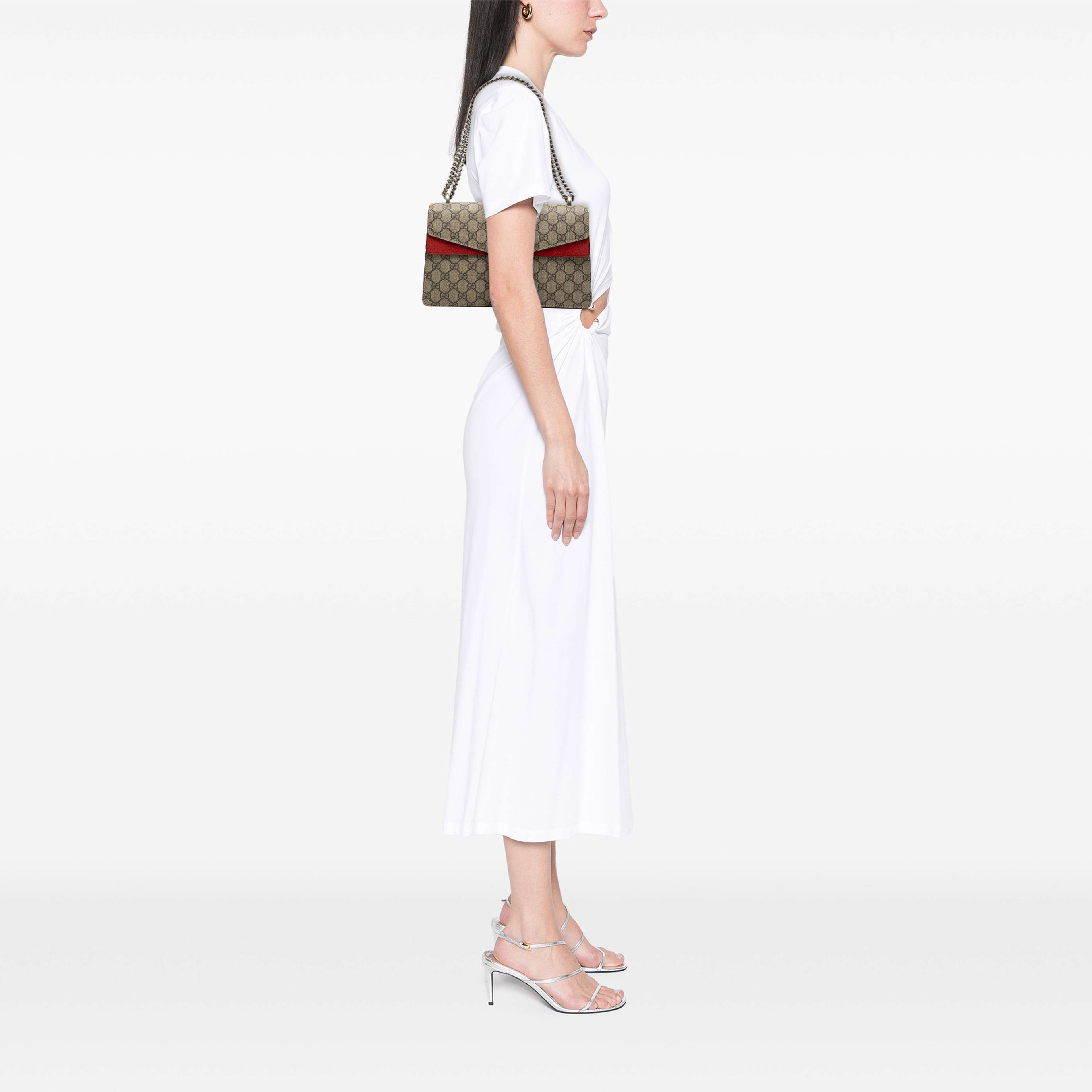 Gucci Medium Gg Supreme Dionysus Shoulder Bag, från Luxclusif, i färgen beige. Klicka för att öppna bilden i stort format