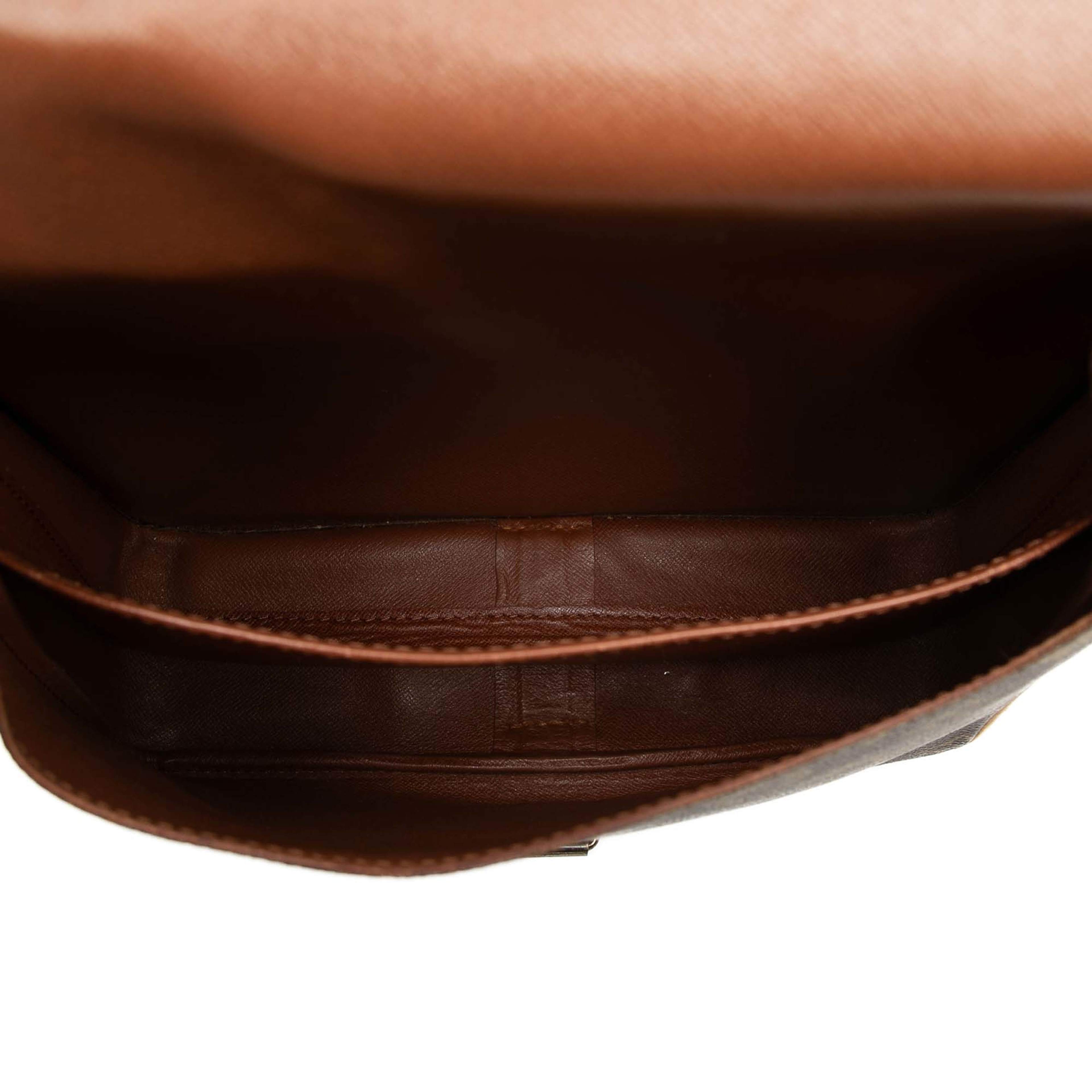 Louis Vuitton Monogram Cartouchiere Gm, från Luxclusif, i färgen brown. Klicka för att öppna bilden i stort format