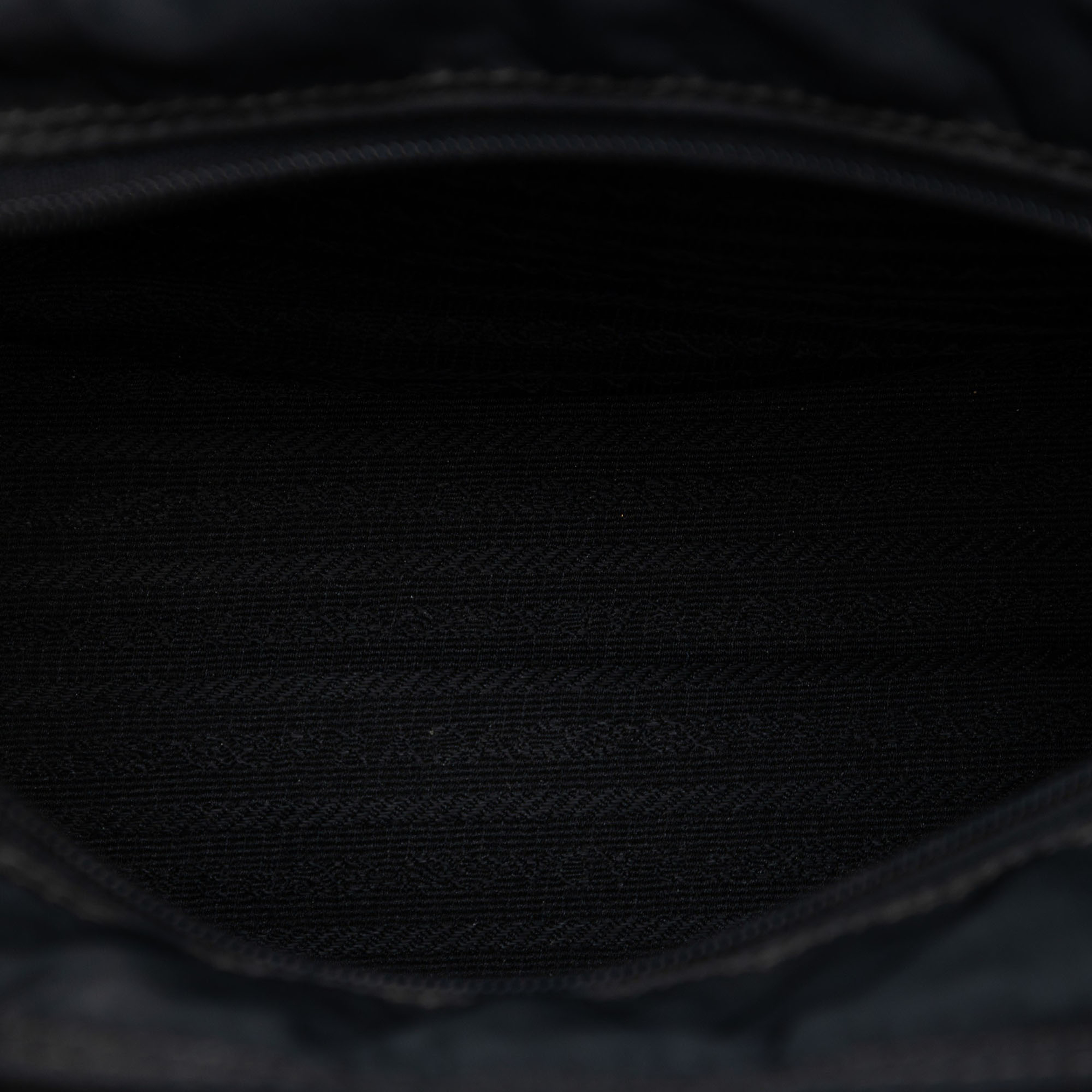 Prada Tessuto Metal Handle Bag, från Luxclusif, i färgen black. Klicka för att öppna bilden i stort format
