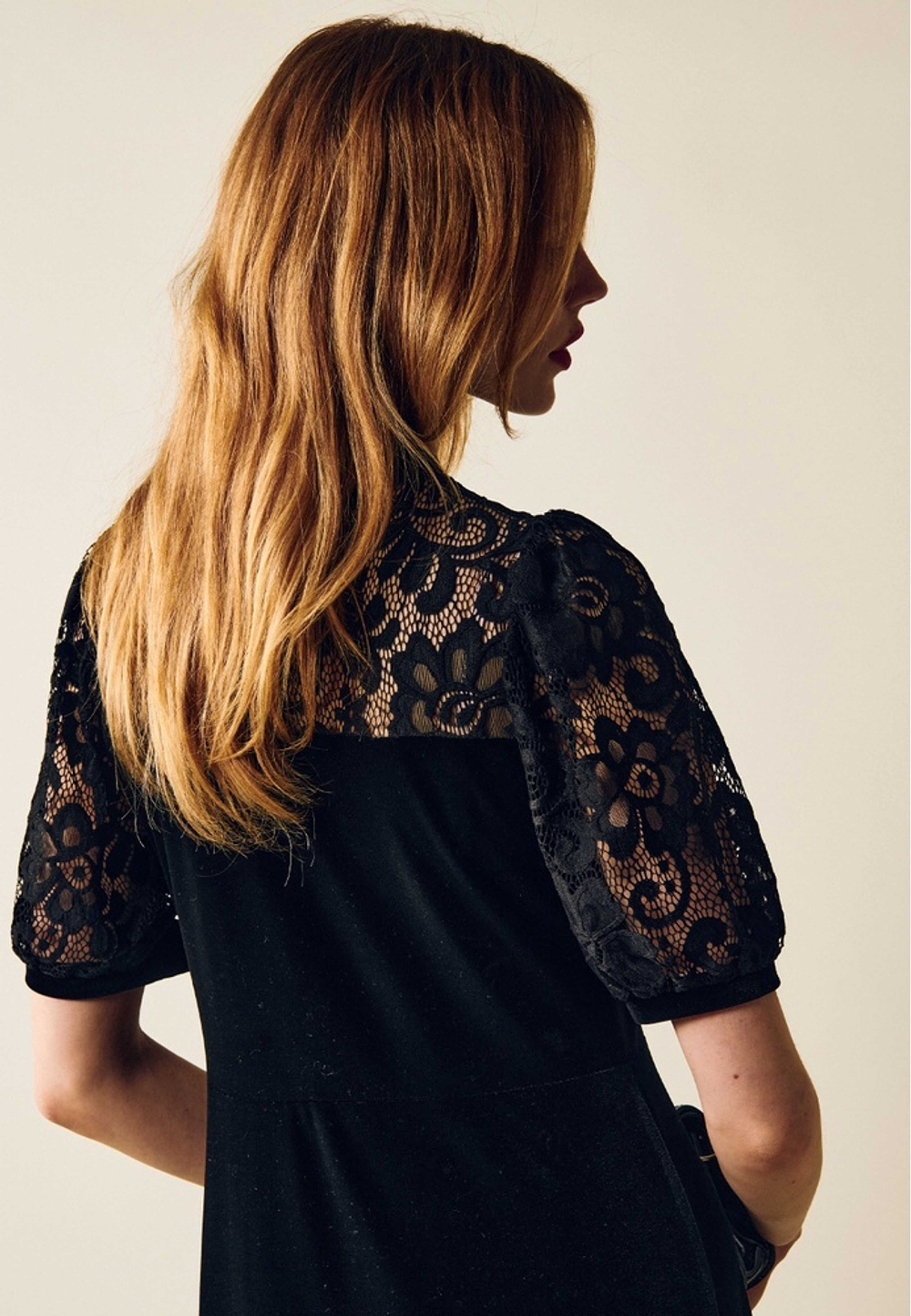 Selina Dress, från Jumperfabriken, i färgen black. Klicka för att öppna bilden i stort format