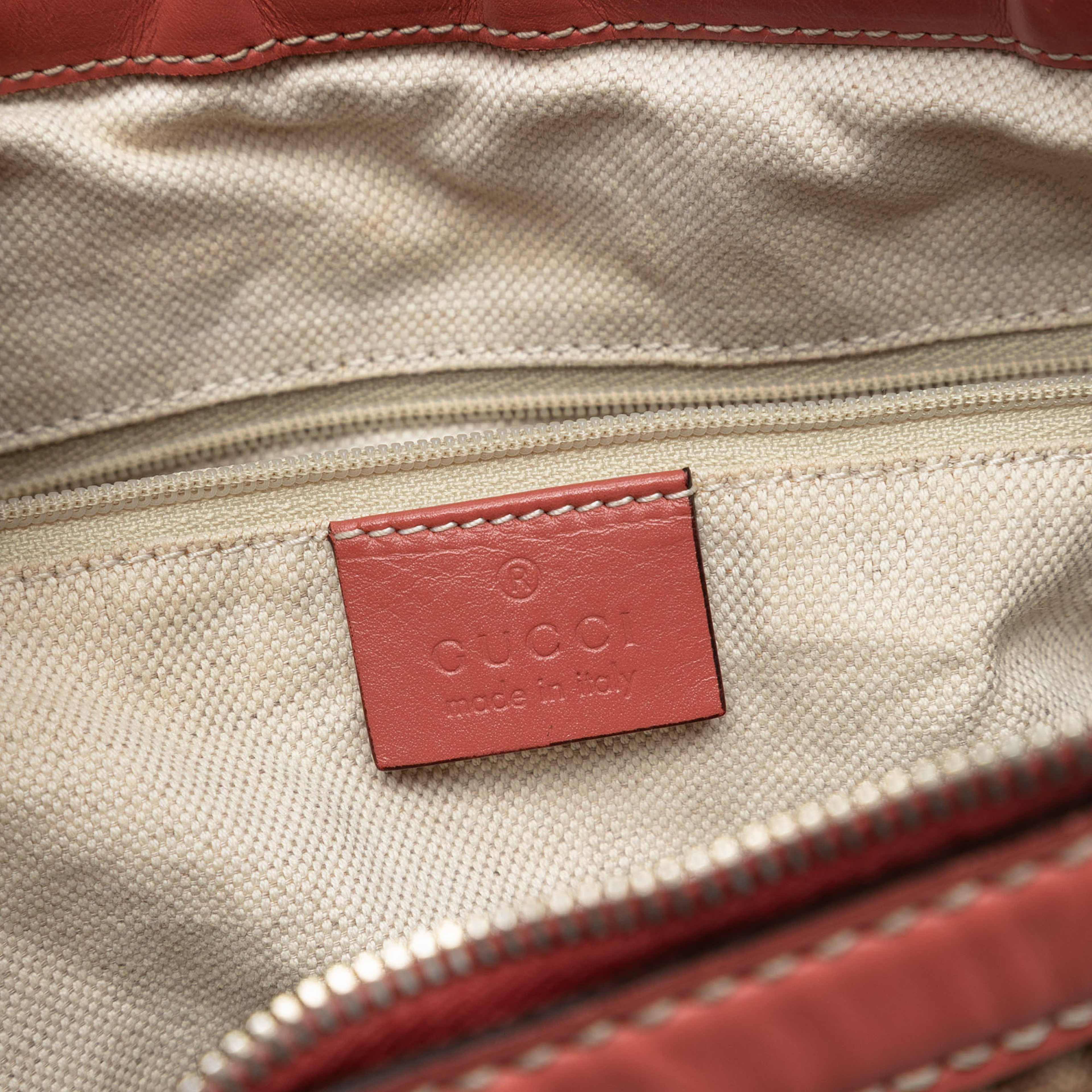 Gucci Diamante Canvas Sukey Shoulder Bag, från Luxclusif, i färgen beige. Klicka för att öppna bilden i stort format