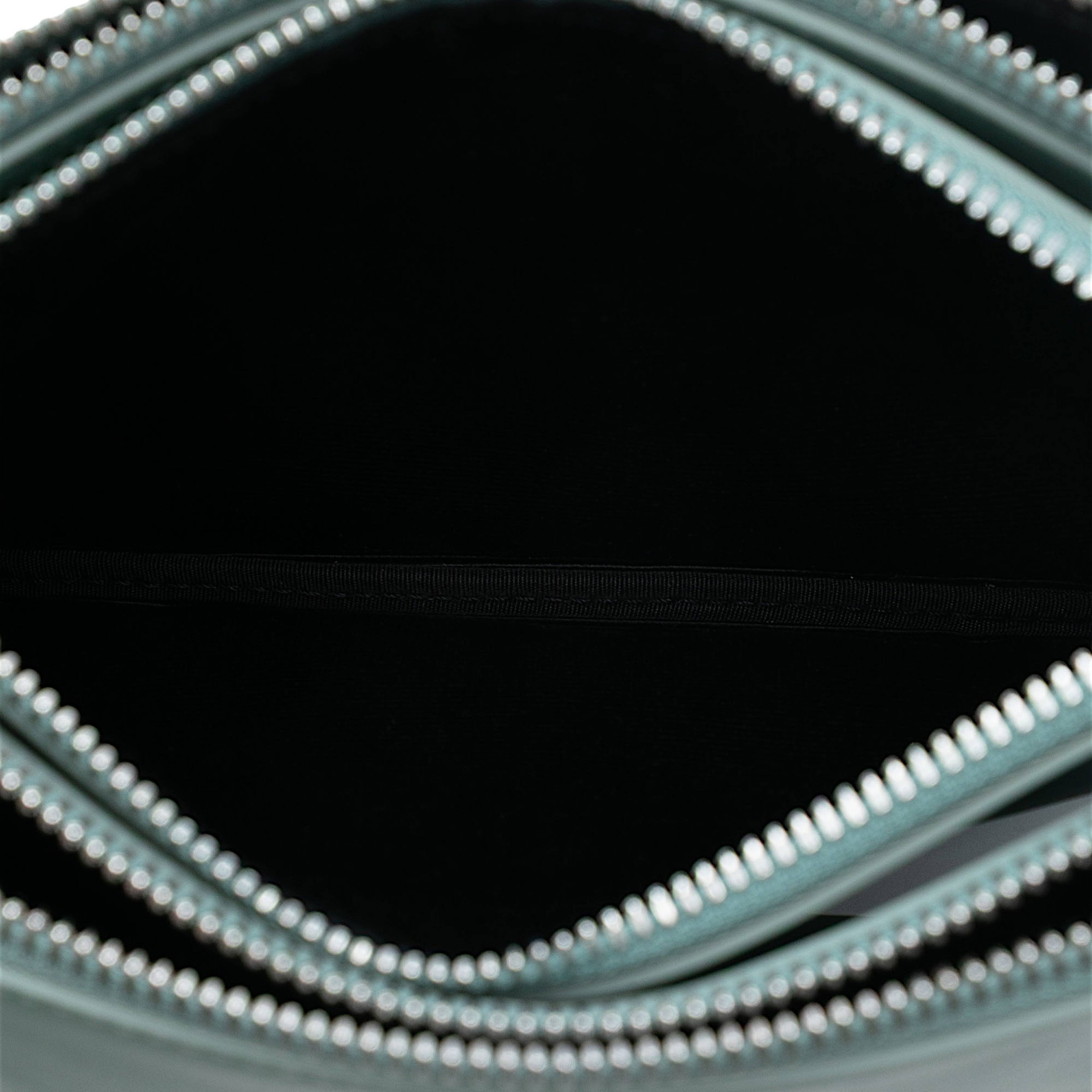 Celine Small Lambskin Trio Crossbody, från Luxclusif, i färgen mint. Klicka för att öppna bilden i stort format