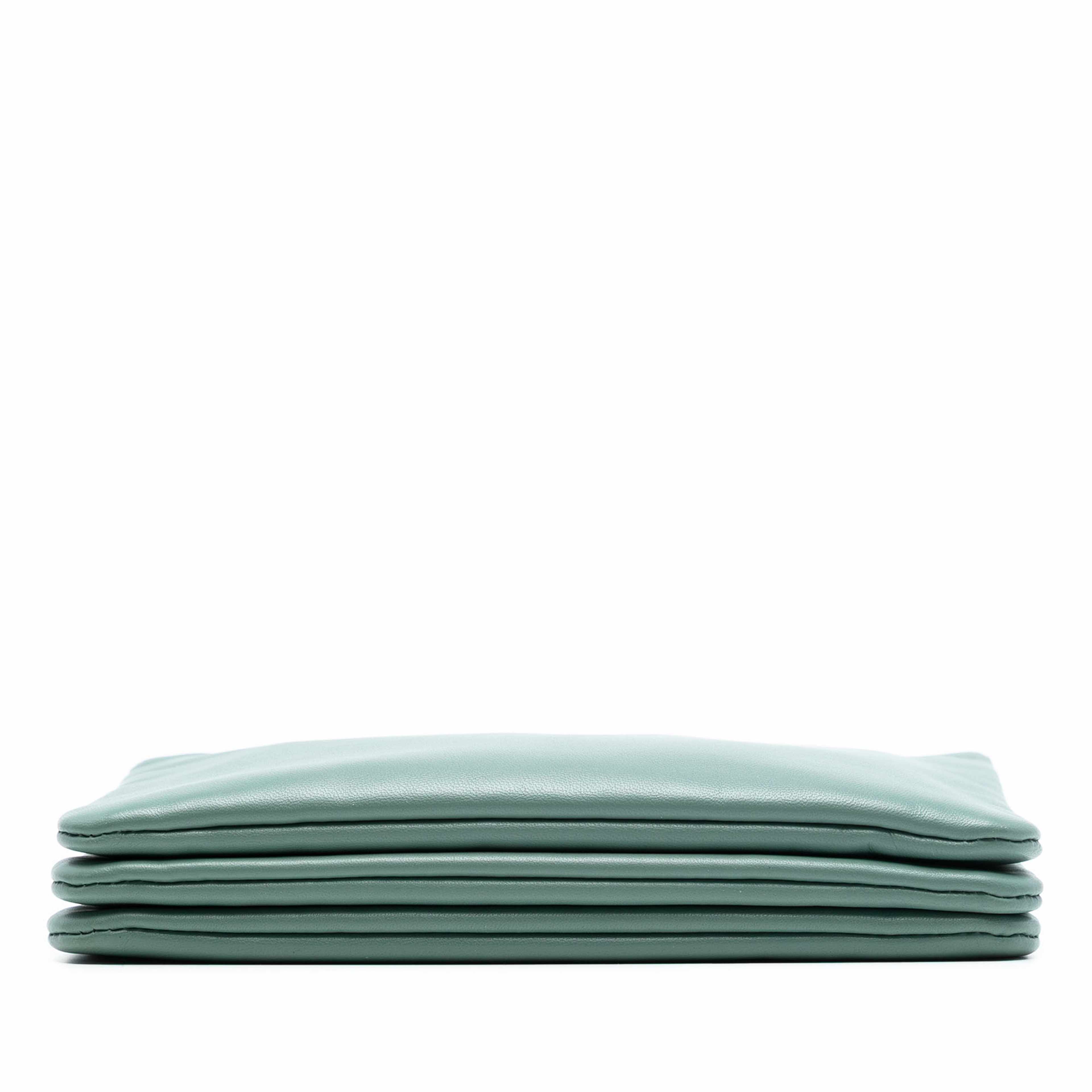 Celine Small Lambskin Trio Crossbody, från Luxclusif, i färgen mint. Klicka för att öppna bilden i stort format