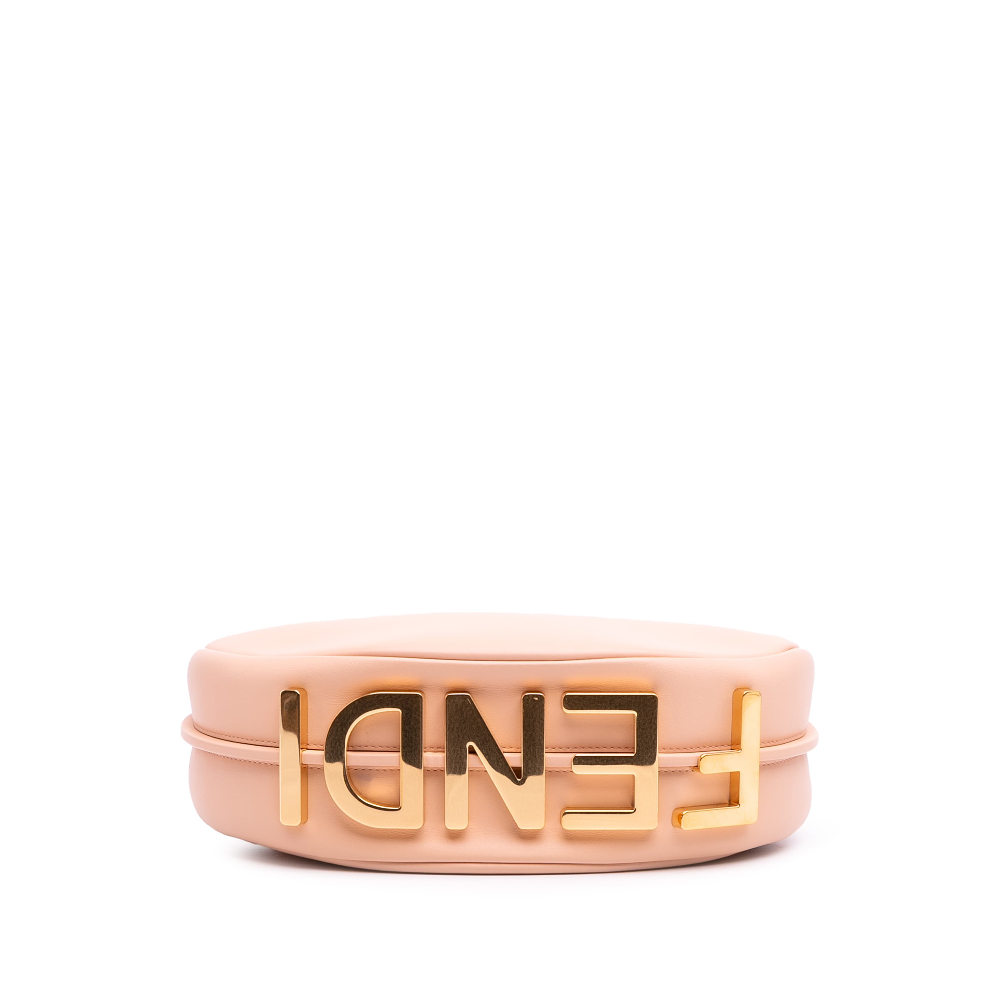 Fendi Small Leather Fendigraphy Hobo, från Luxclusif, i färgen light pink. Klicka för att öppna bilden i stort format