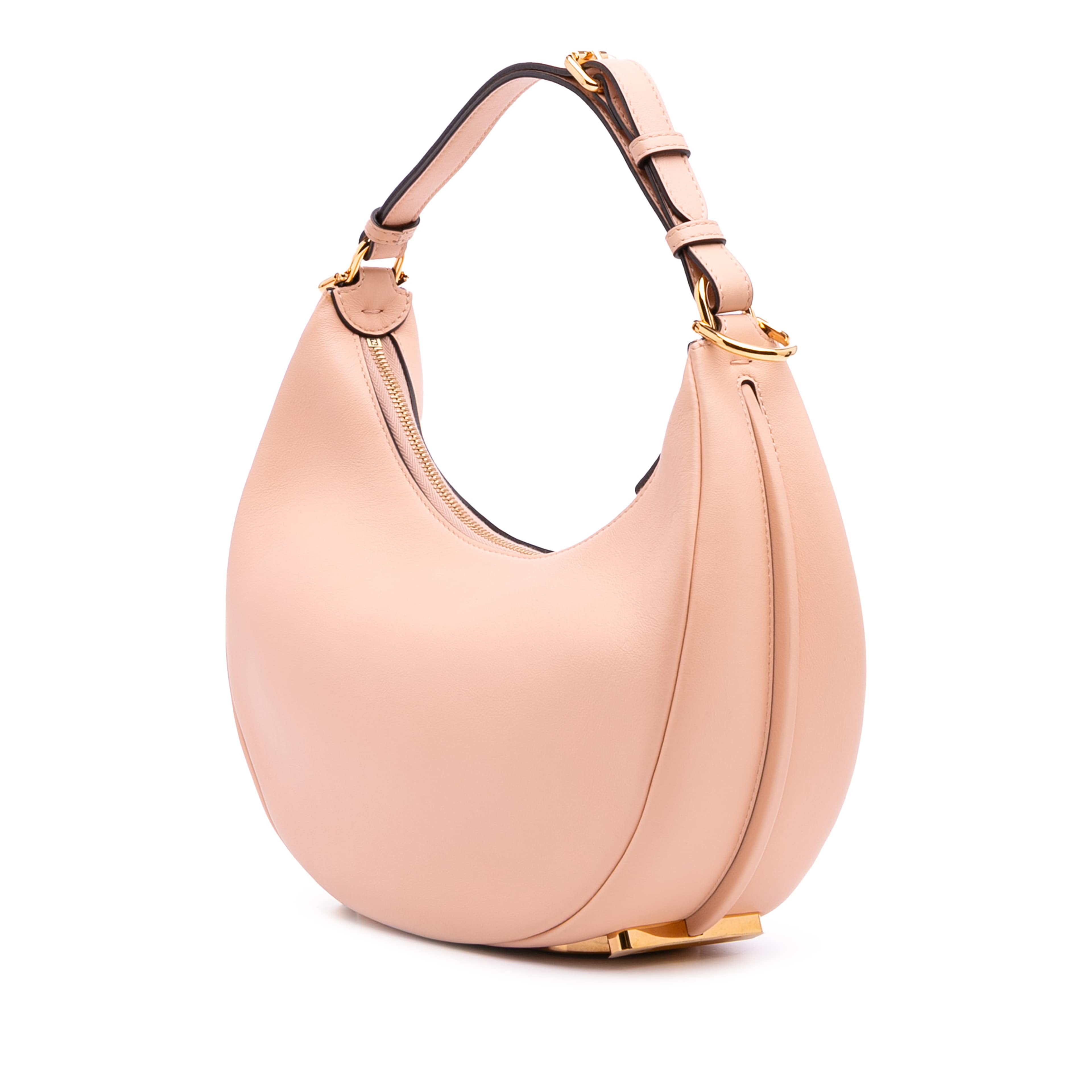 Fendi Small Leather Fendigraphy Hobo, från Luxclusif, i färgen light pink. Klicka för att öppna bilden i stort format