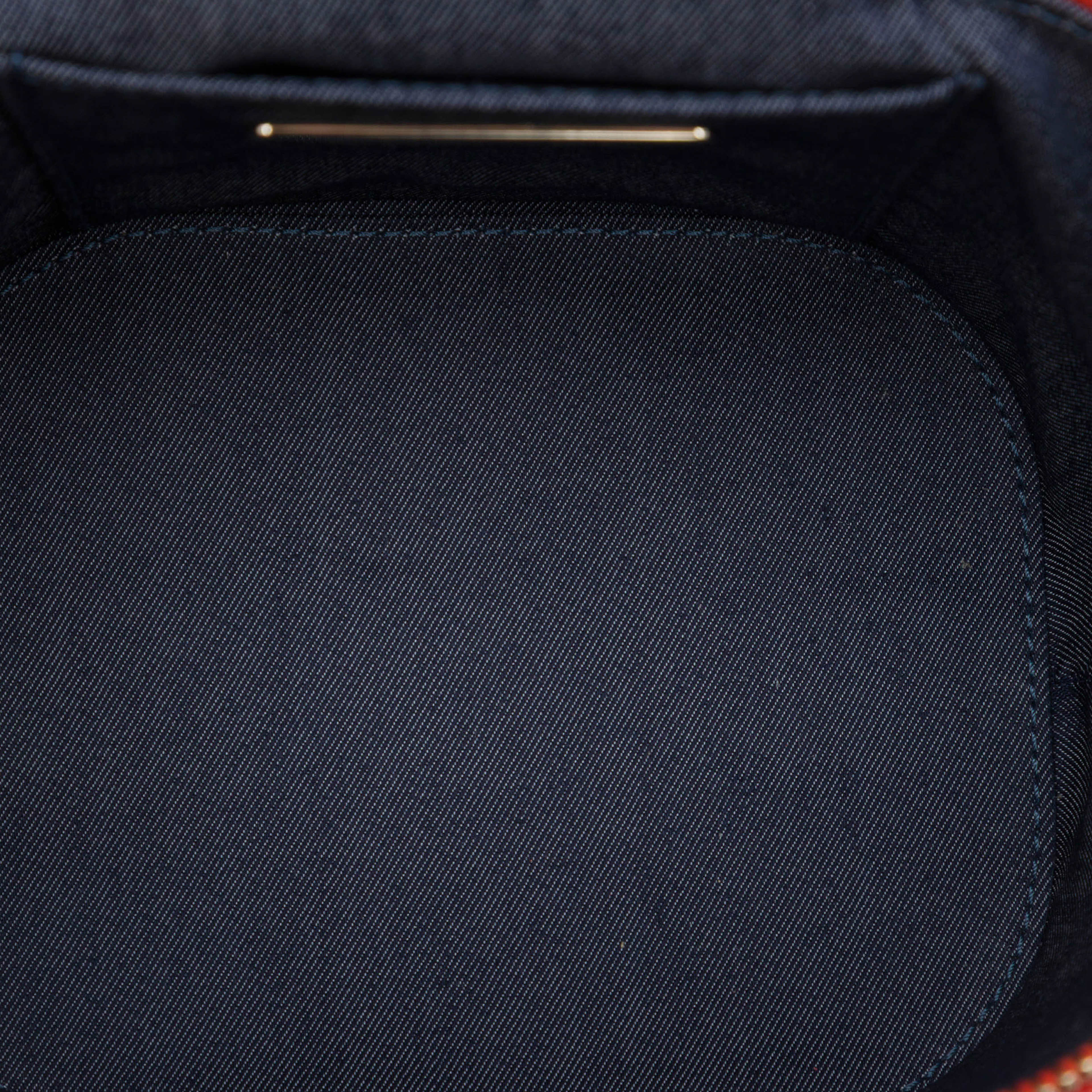 Chanel Cc Lambskin Vanity Case, från Luxclusif, i färgen röd. Klicka för att öppna bilden i stort format