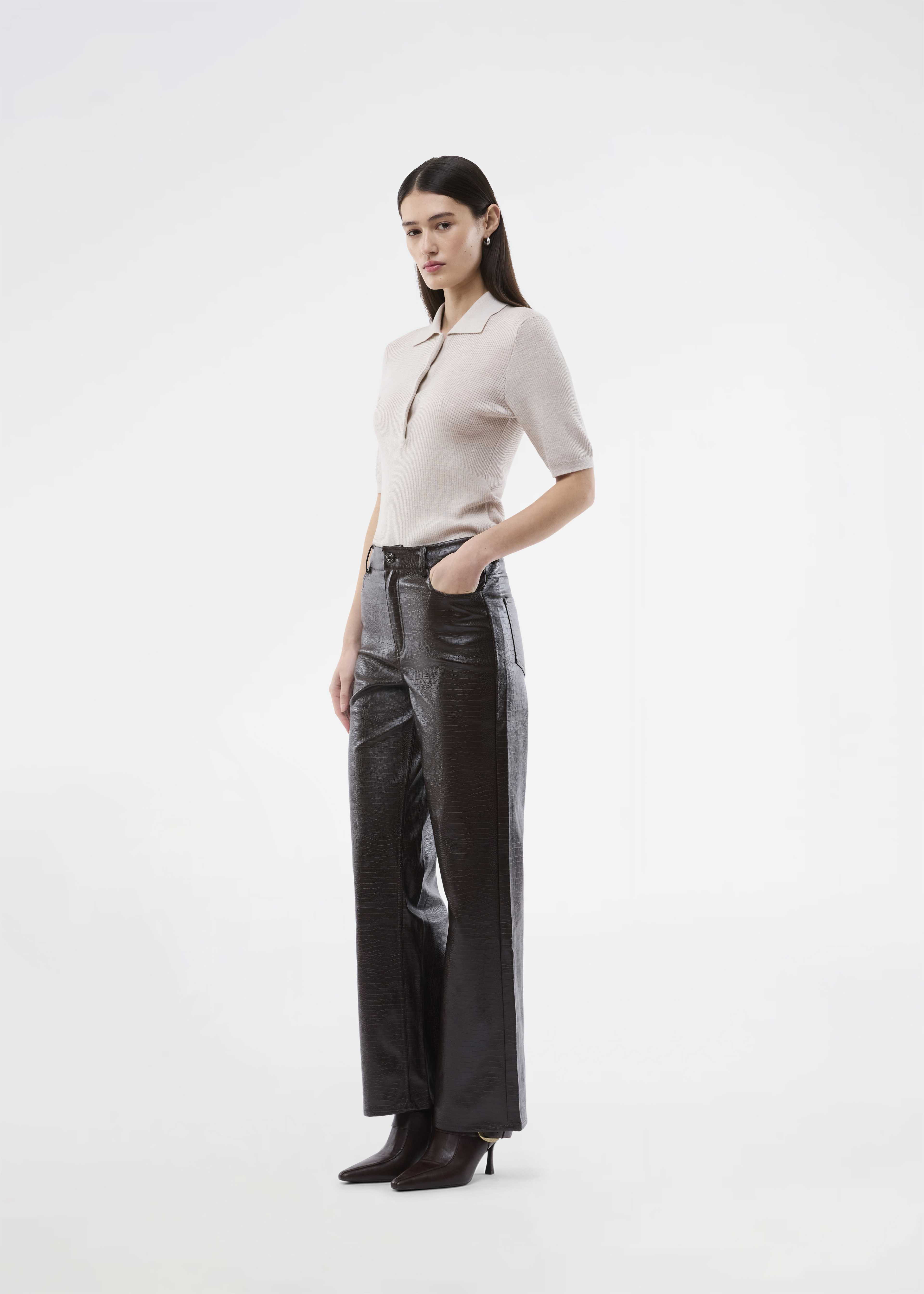 Hirokimd Ss Polo, från Modström, i färgen summer sand. Klicka för att öppna bilden i stort format