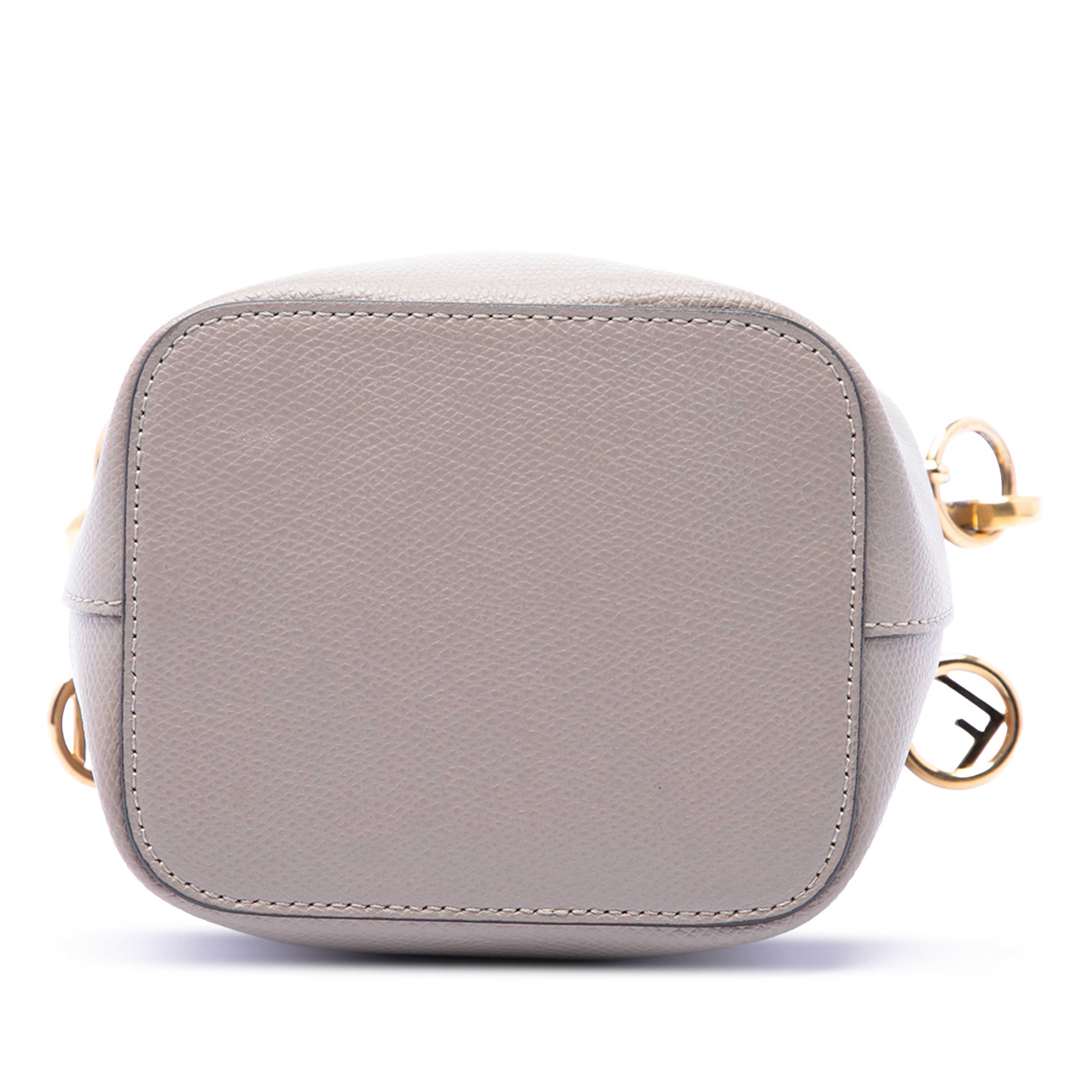Fendi Mini Leather Mon Tresor Bucket Bag, från Luxclusif, i färgen taupe. Klicka för att öppna bilden i stort format