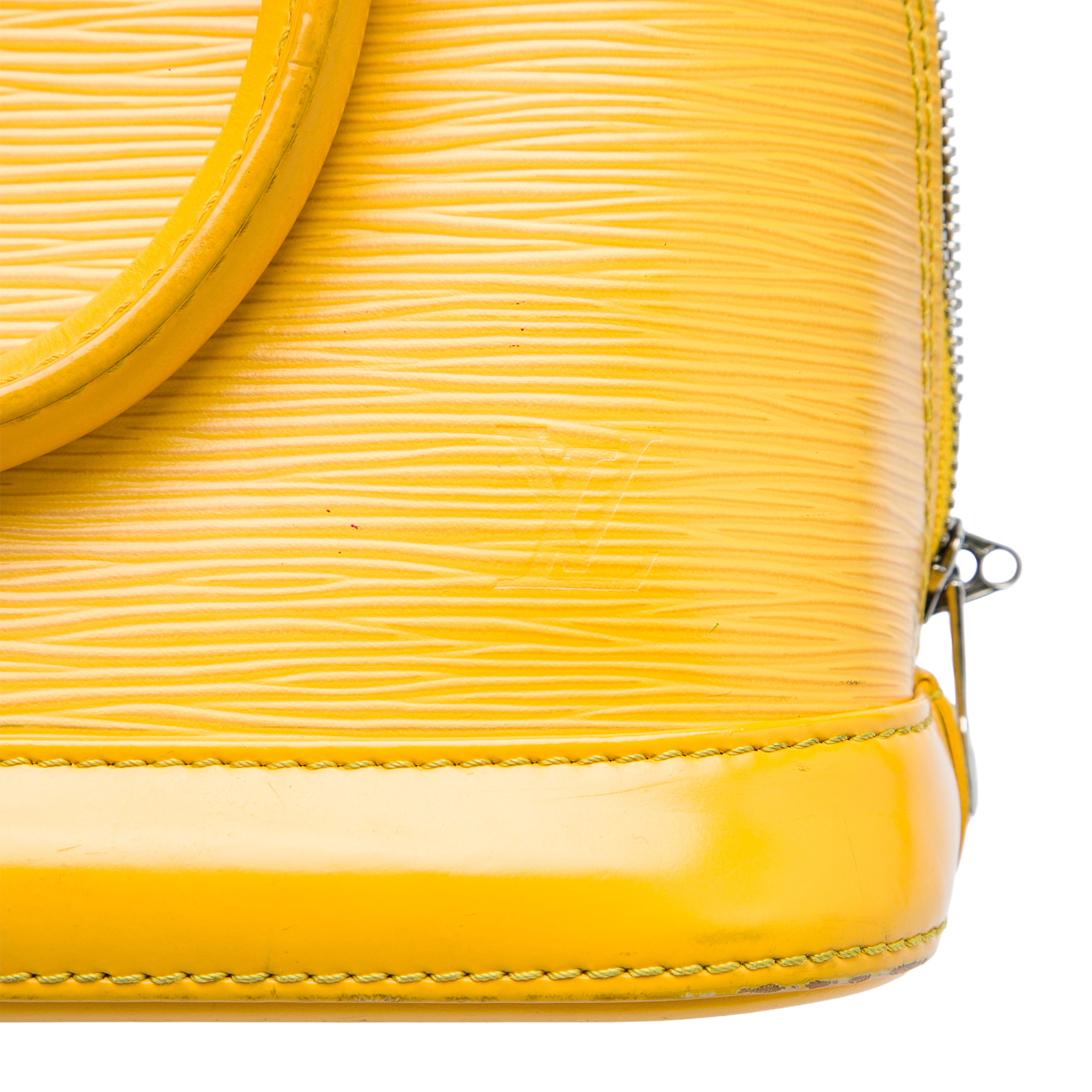 Louis Vuitton Monogram Vernis Alma Pm, från Luxclusif, i färgen gul. Klicka för att öppna bilden i stort format