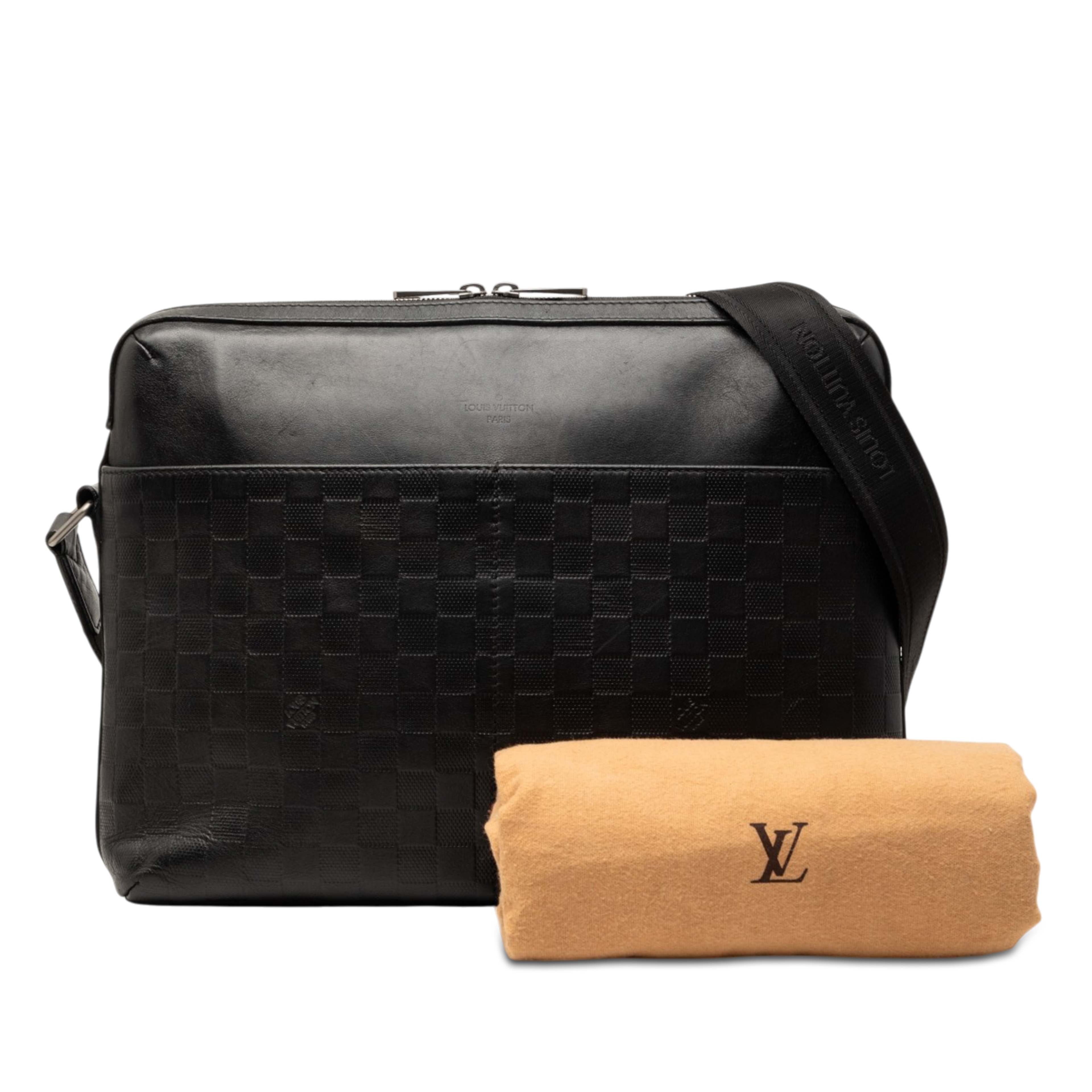 Louis Vuitton Damier Infini Calypso Mm, från Luxclusif, i färgen svart. Klicka för att öppna bilden i stort format
