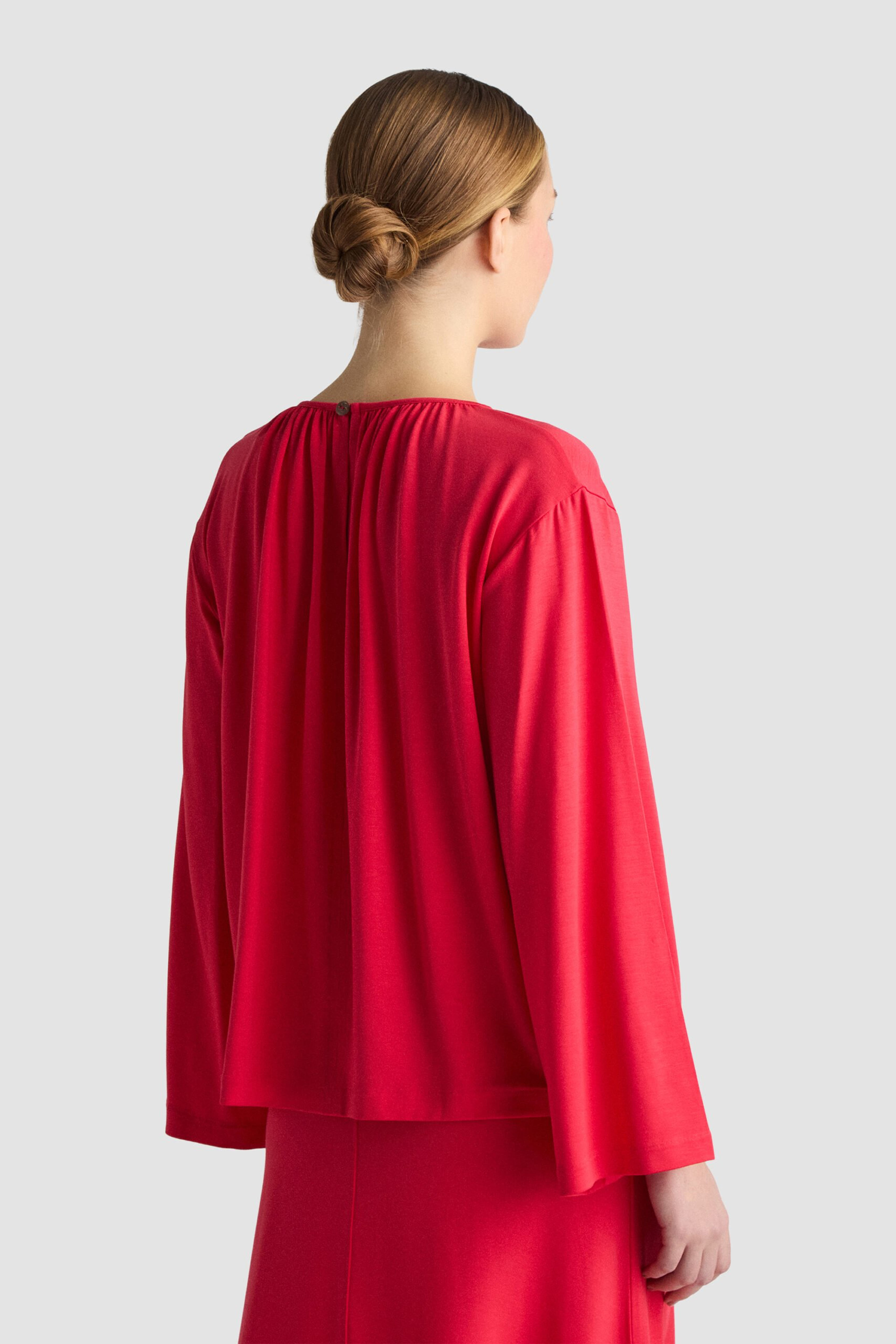 Ciri Top - Raspberry, från Residus, i färgen red. Klicka för att öppna bilden i stort format