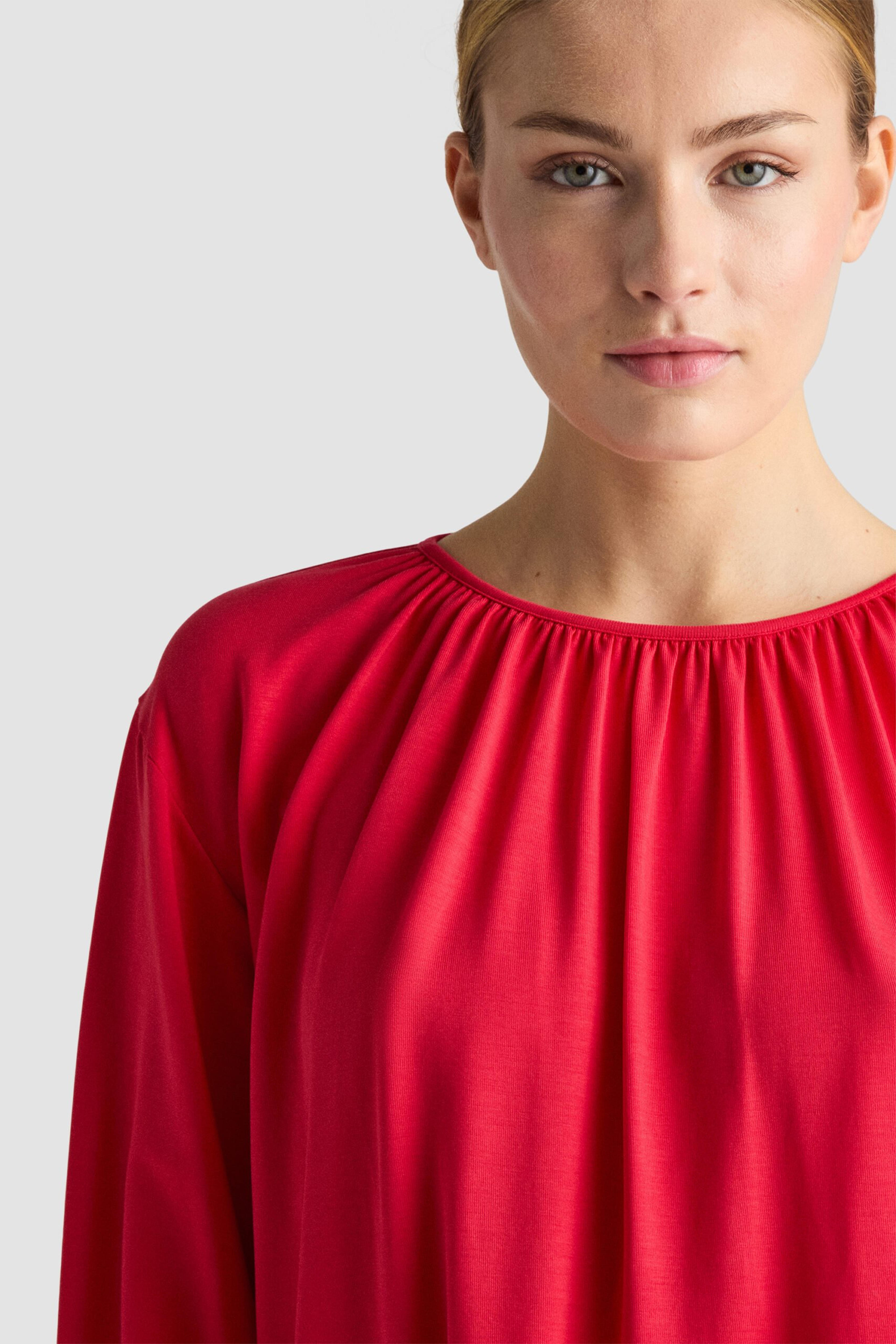 Ciri Top - Raspberry, från Residus, i färgen red. Klicka för att öppna bilden i stort format