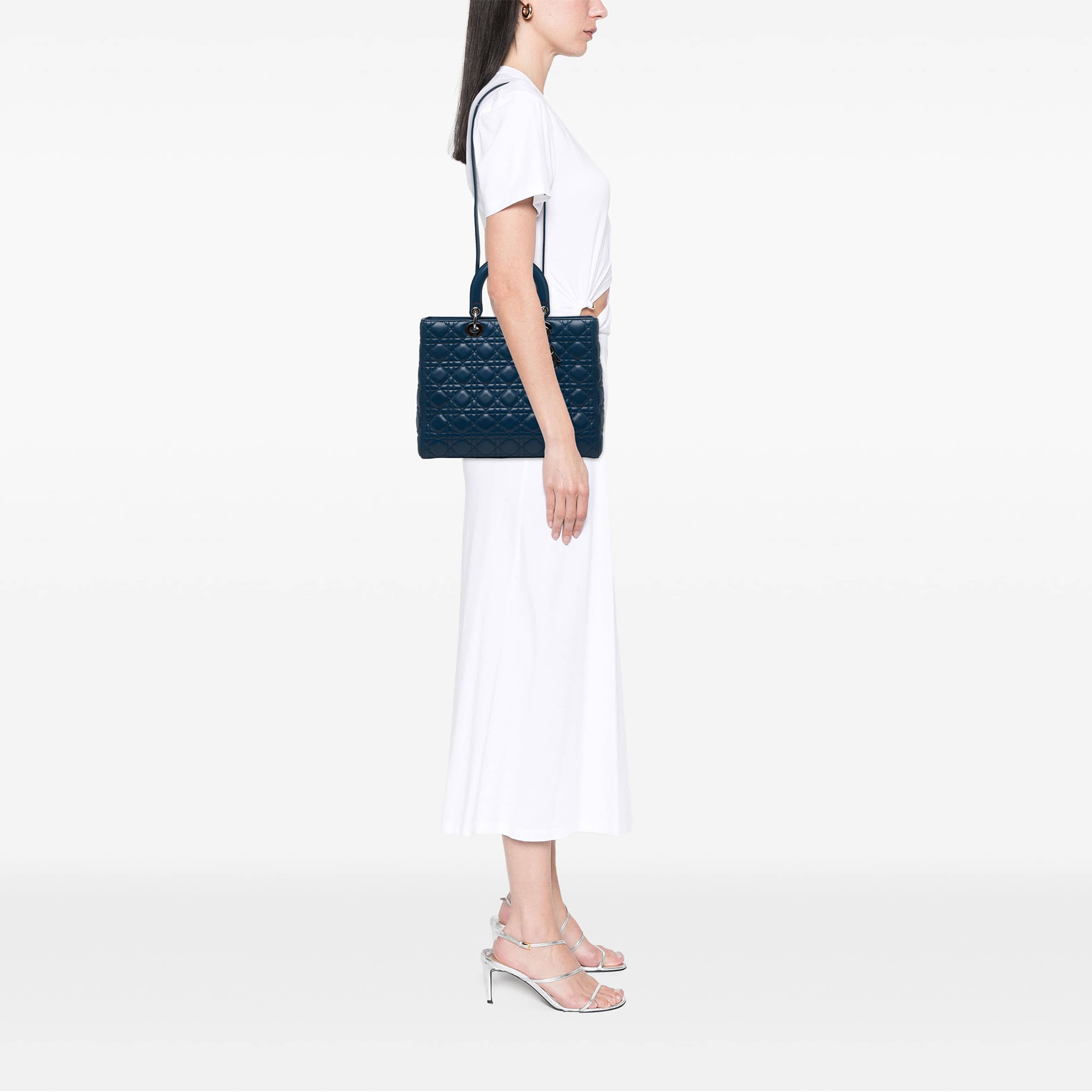 Dior Large Lambskin Cannage Lady Dior, från Luxclusif, i färgen blå. Klicka för att öppna bilden i stort format