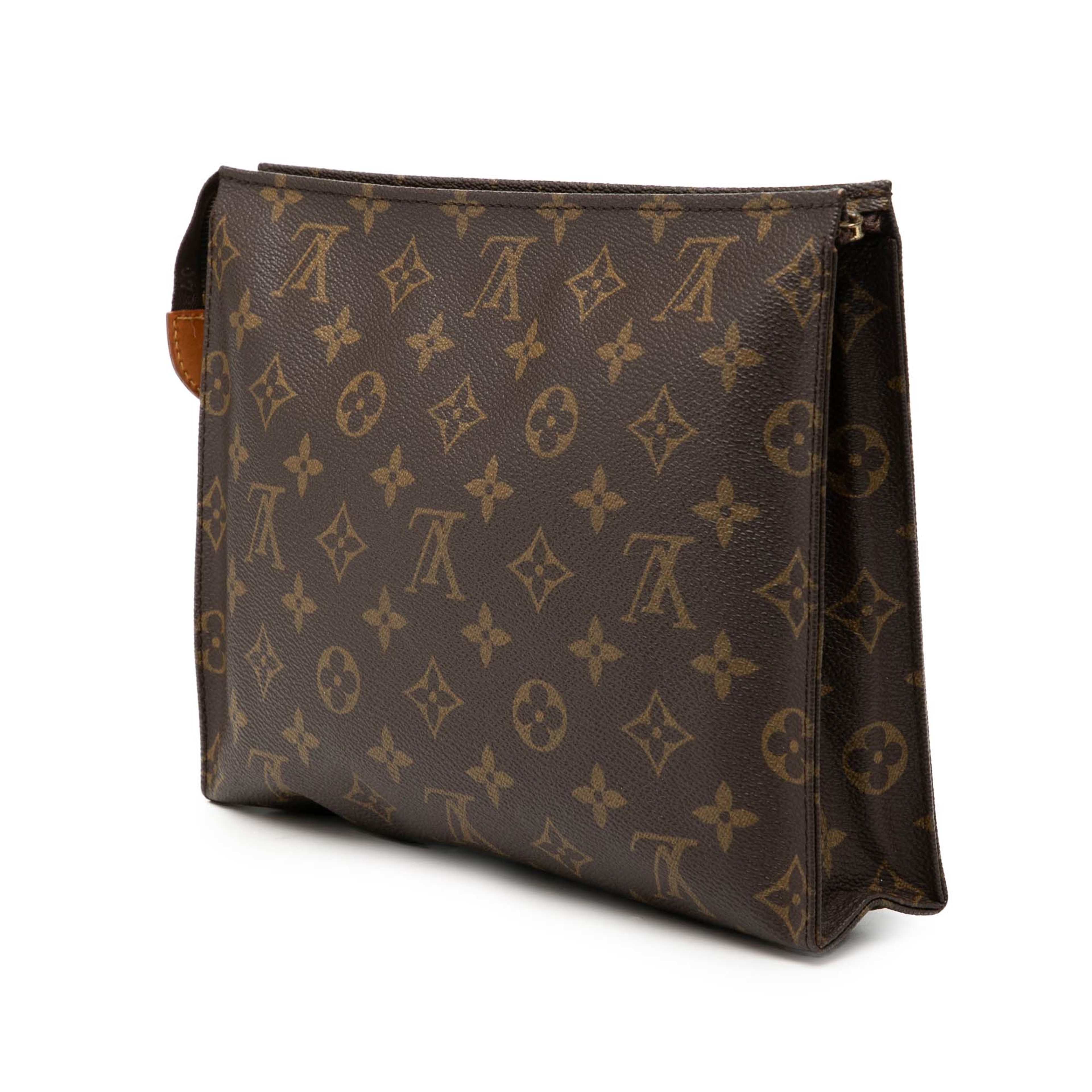 Louis Vuitton Monogram Toiletry Pouch 26, från Luxclusif, i färgen brun. Klicka för att öppna bilden i stort format