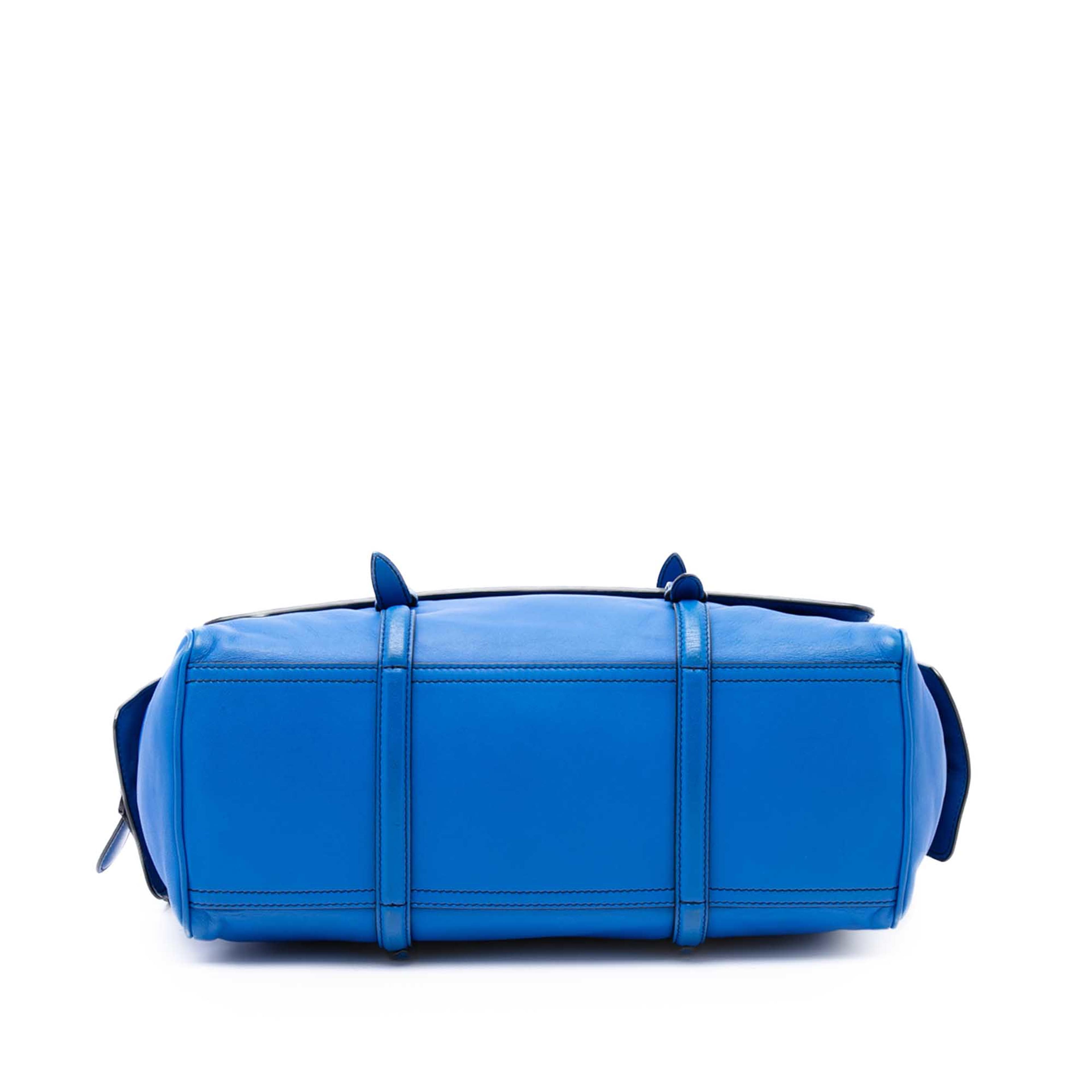 Bottega Veneta Medium Nappa Intrecciato Monaco Satchel, från Luxclusif, i färgen blå. Klicka för att öppna bilden i stort format