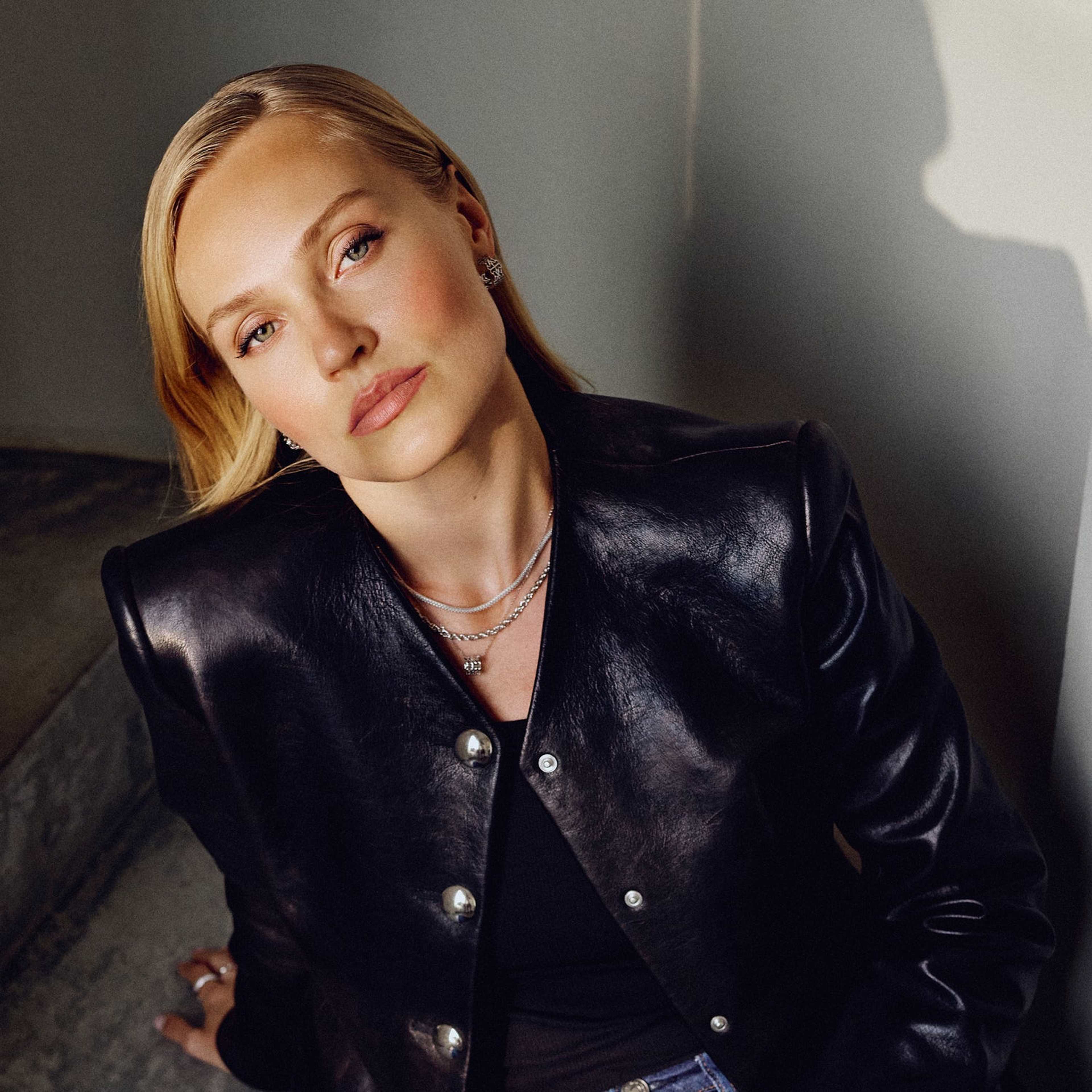 Icona Earrings, från Sif Jakobs Jewellery, i färgen silver. Klicka för att öppna bilden i stort format