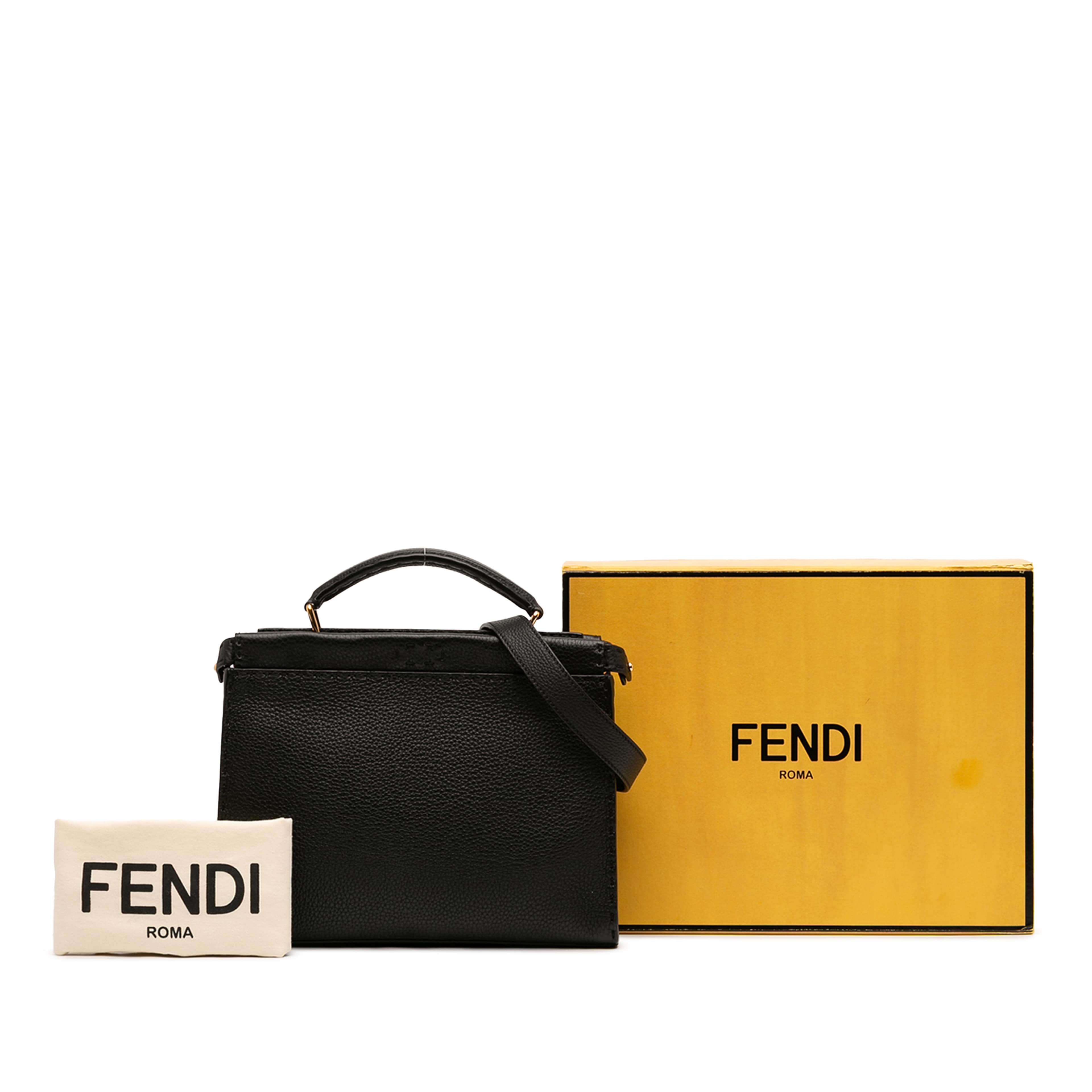 Fendi Mini Calfskin Romano Selleria Peekaboo Iconic Fit Satchel, från Luxclusif, i färgen svart. Klicka för att öppna bilden i stort format