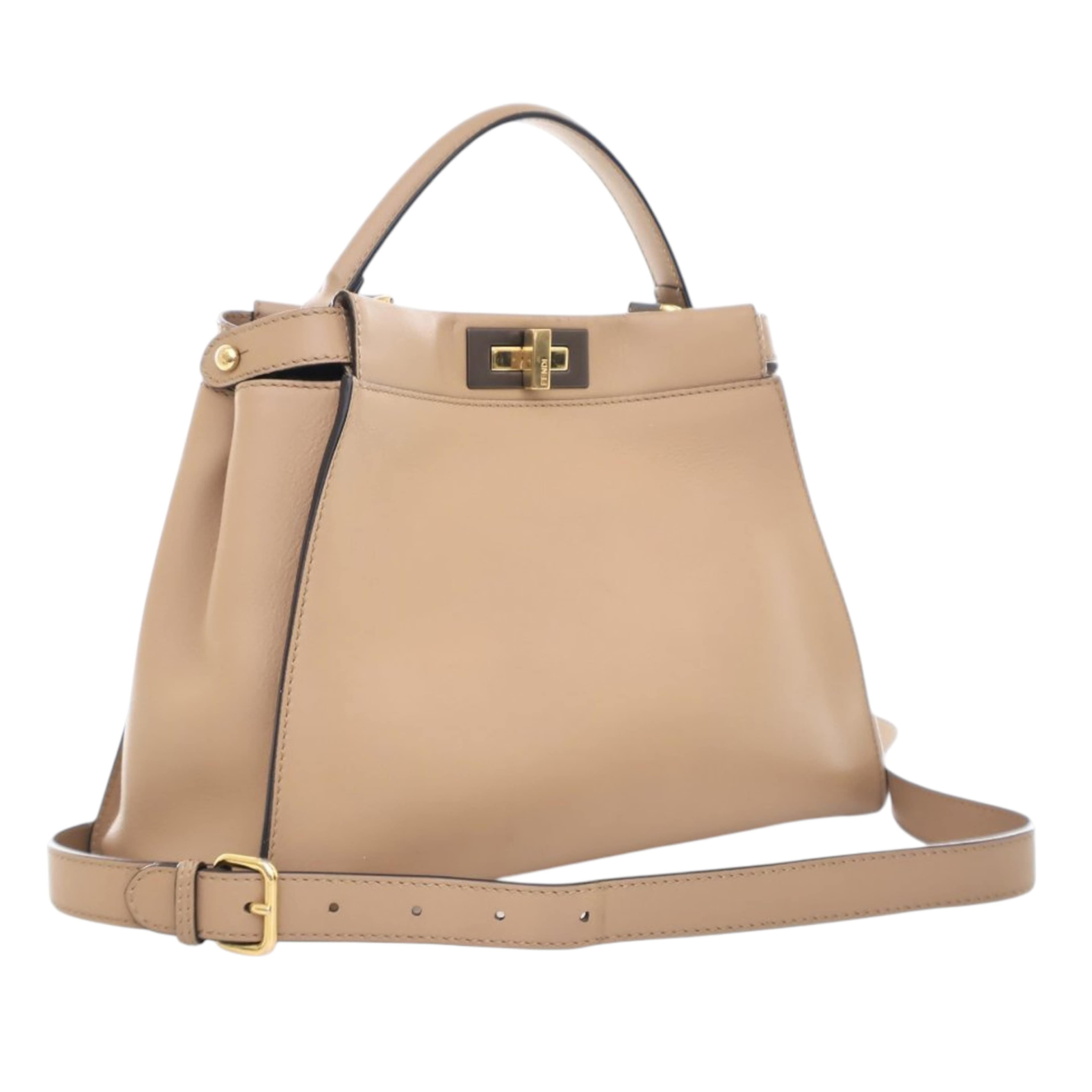 Fendi Medium Leather Peekaboo Iconic Satchel, från Luxclusif, i färgen beige. Klicka för att öppna bilden i stort format