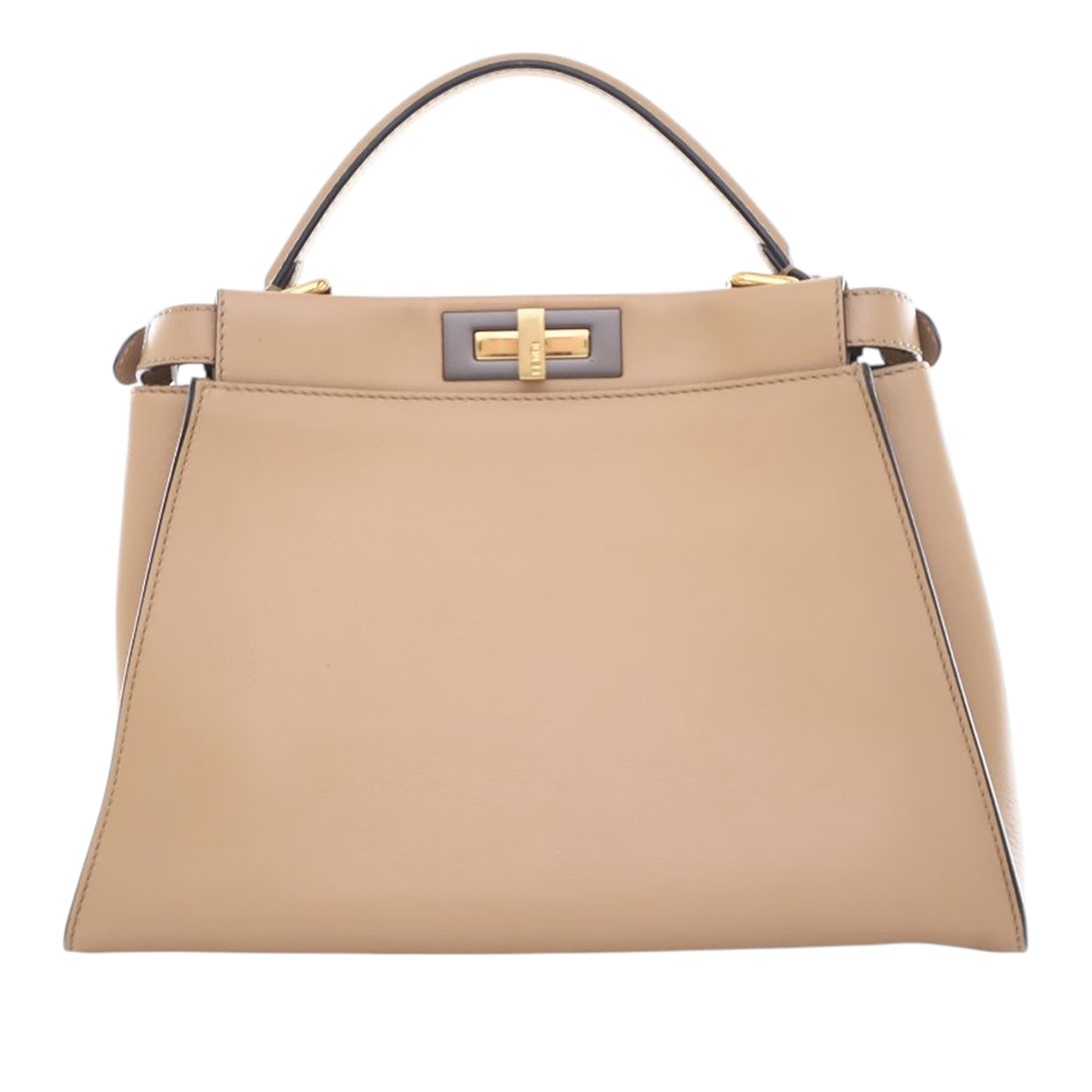 Fendi Medium Leather Peekaboo Iconic Satchel, från Luxclusif, i färgen beige. Klicka för att öppna bilden i stort format