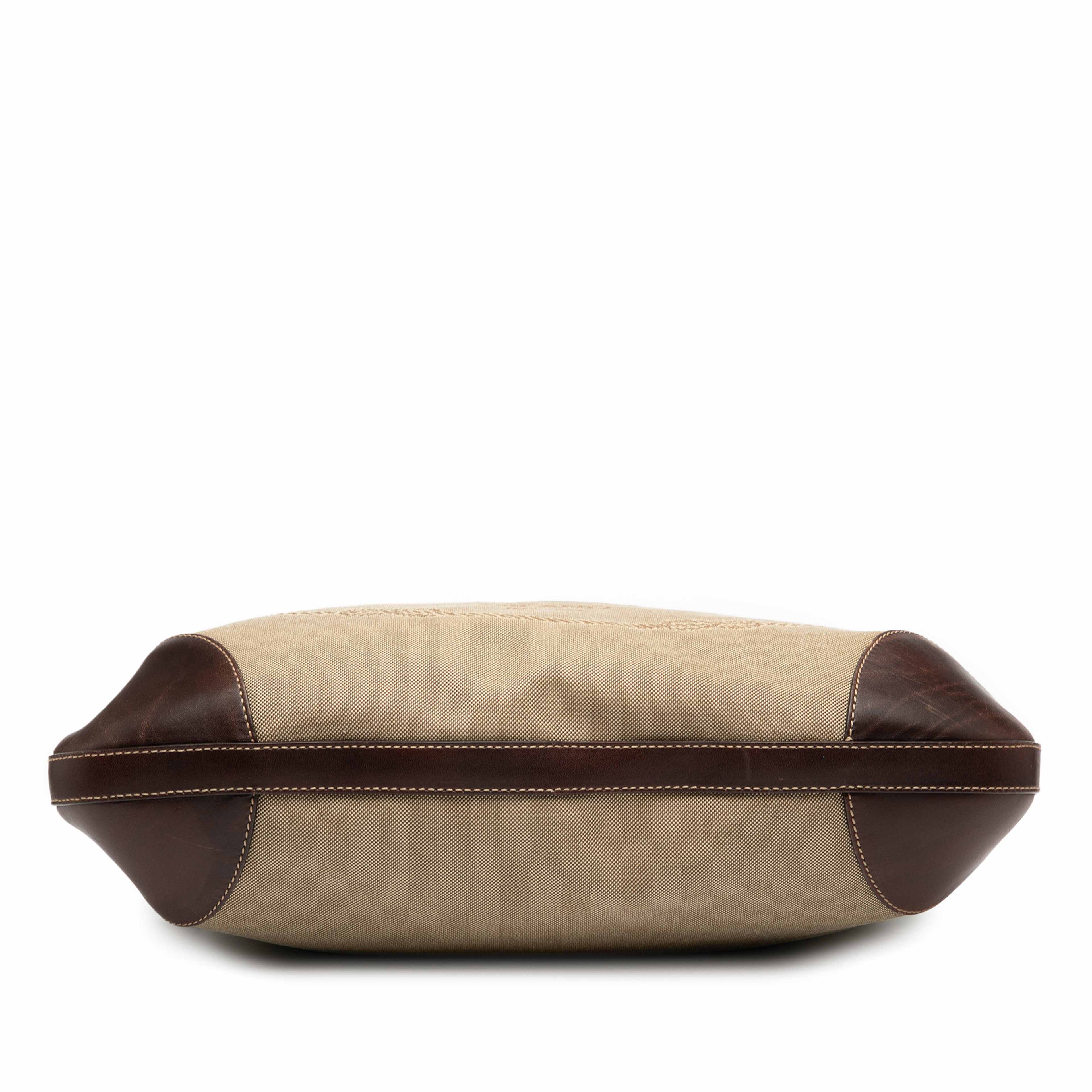 Prada Canvas Canapa Logo Hobo, från Luxclusif, i färgen beige. Klicka för att öppna bilden i stort format