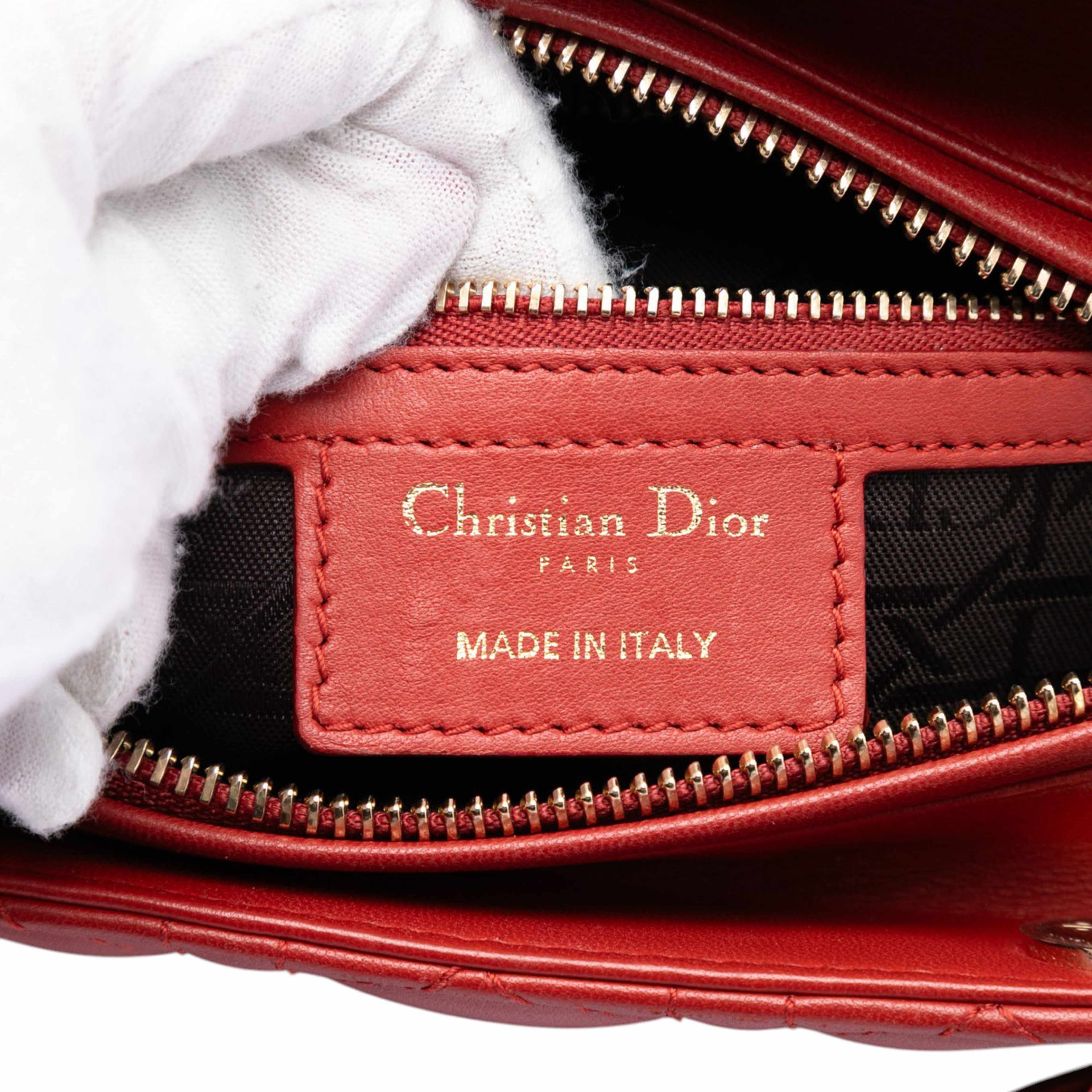 Dior Medium Lambskin Cannage Lady Dior, från Luxclusif, i färgen röd. Klicka för att öppna bilden i stort format