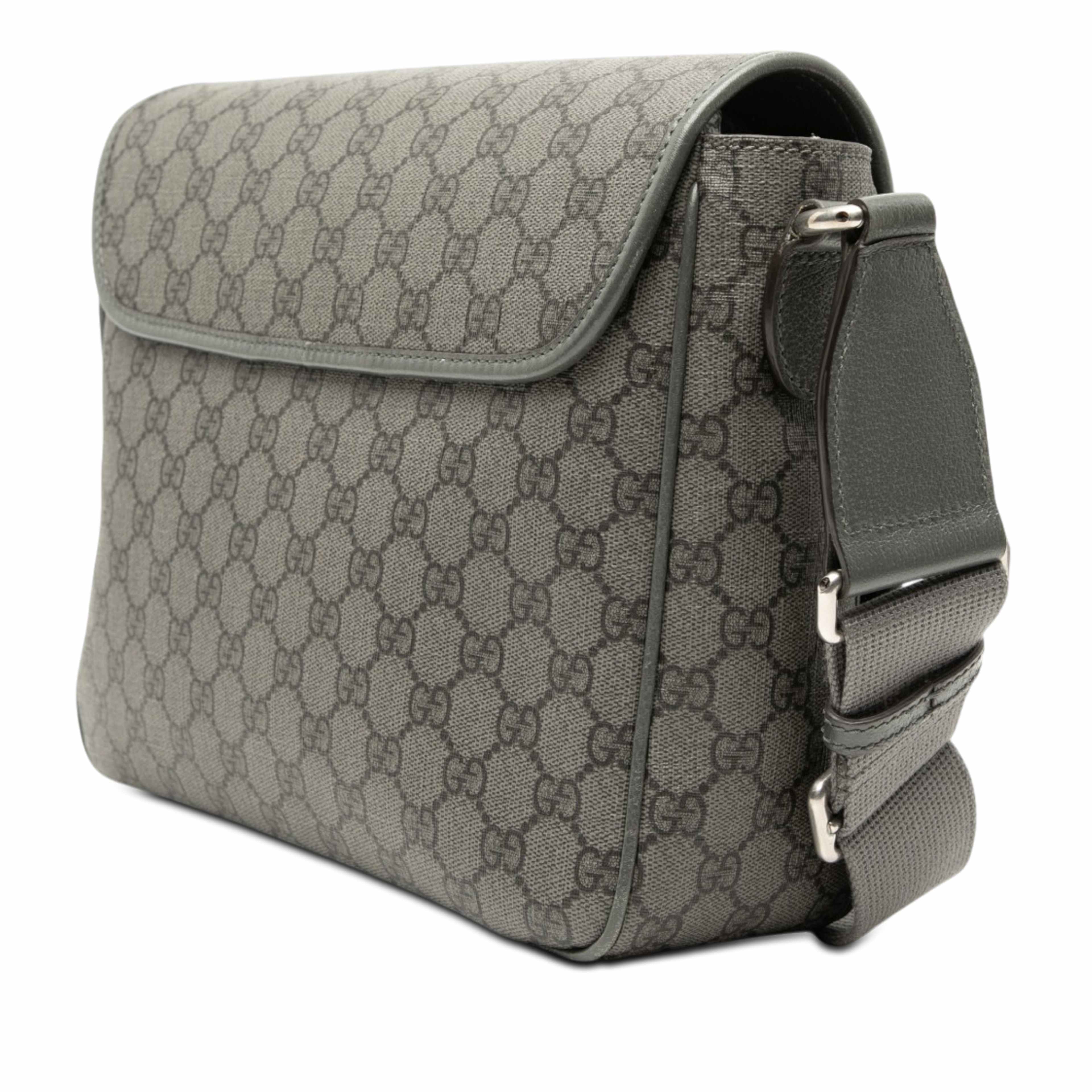 Gucci Medium Gg Supreme Ophidia Messenger Bag, från Luxclusif, i färgen grå. Klicka för att öppna bilden i stort format