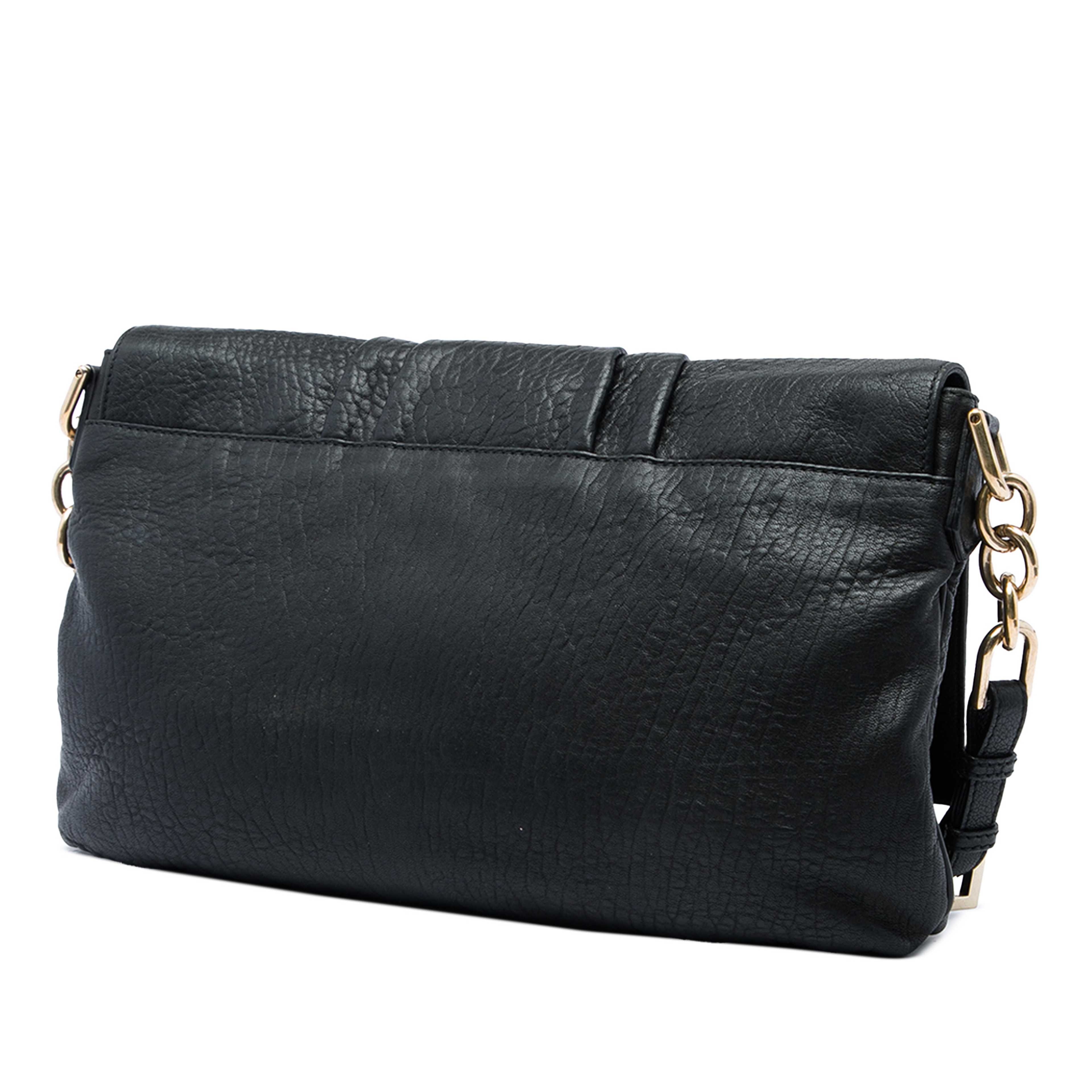 Fendi Large Crinkled Lambskin Mia Flap Crossbody, från Luxclusif, i färgen svart. Klicka för att öppna bilden i stort format