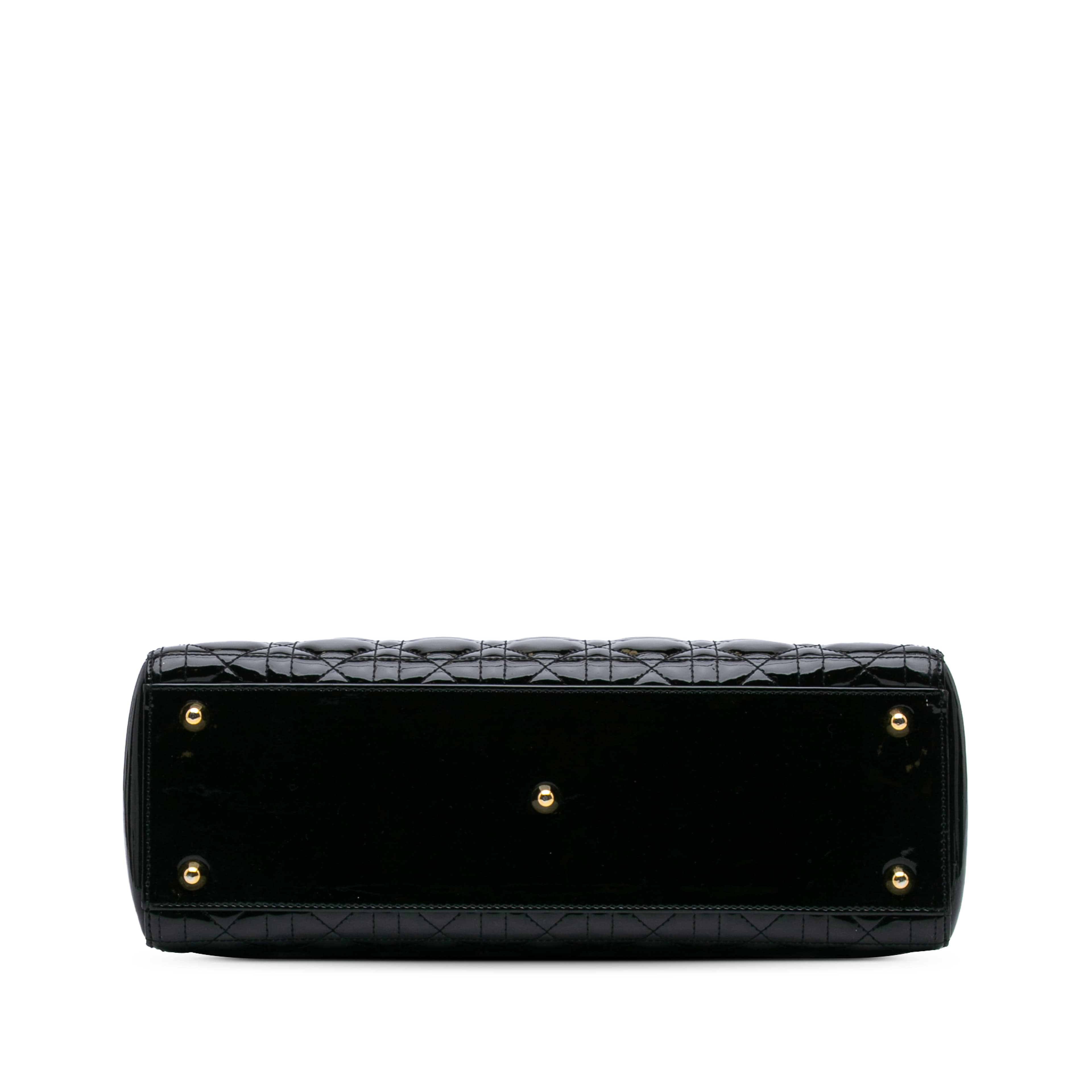 Dior Large Patent Cannage Lady Dior, från Luxclusif, i färgen black. Klicka för att öppna bilden i stort format