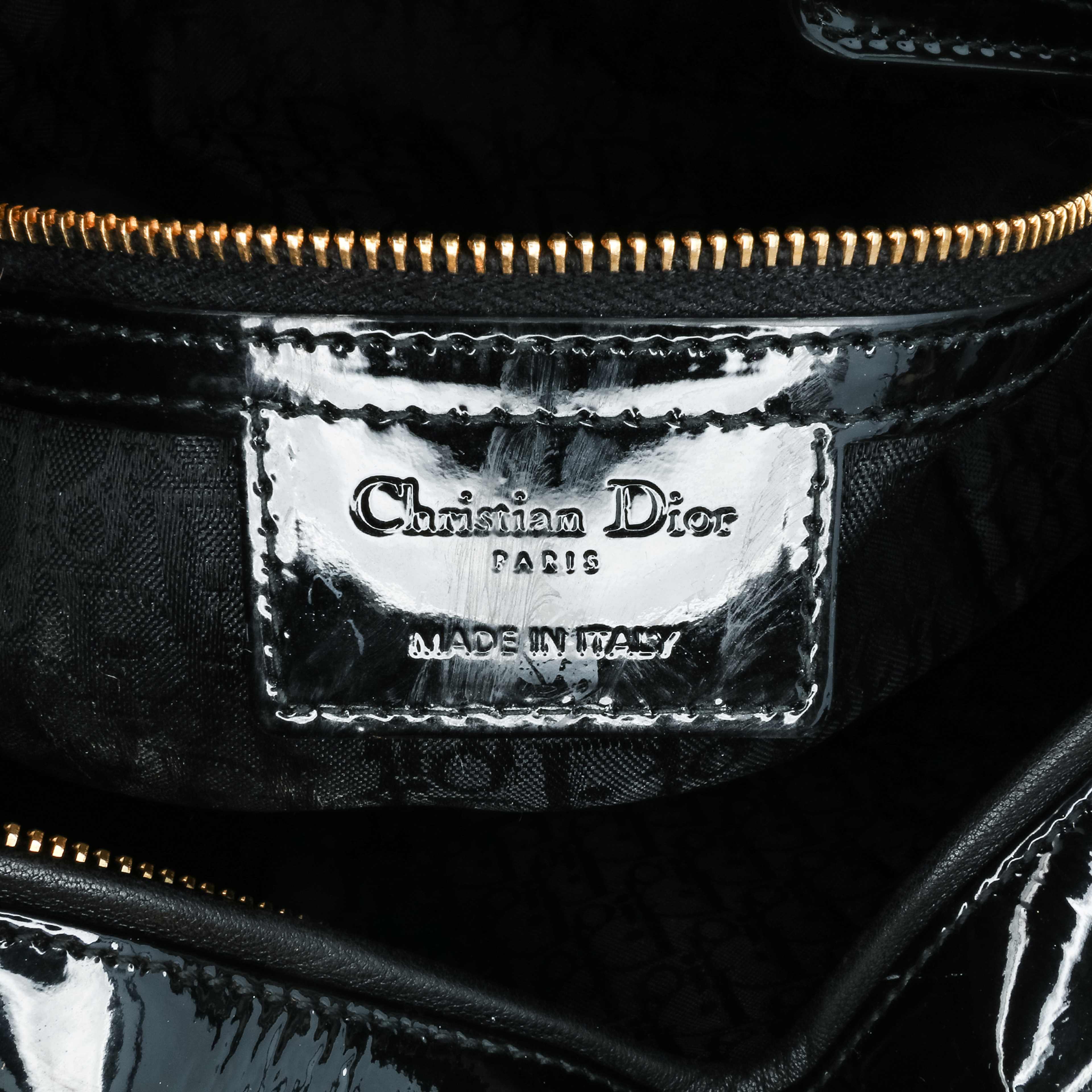 Dior Large Patent Cannage Lady Dior, från Luxclusif, i färgen black. Klicka för att öppna bilden i stort format