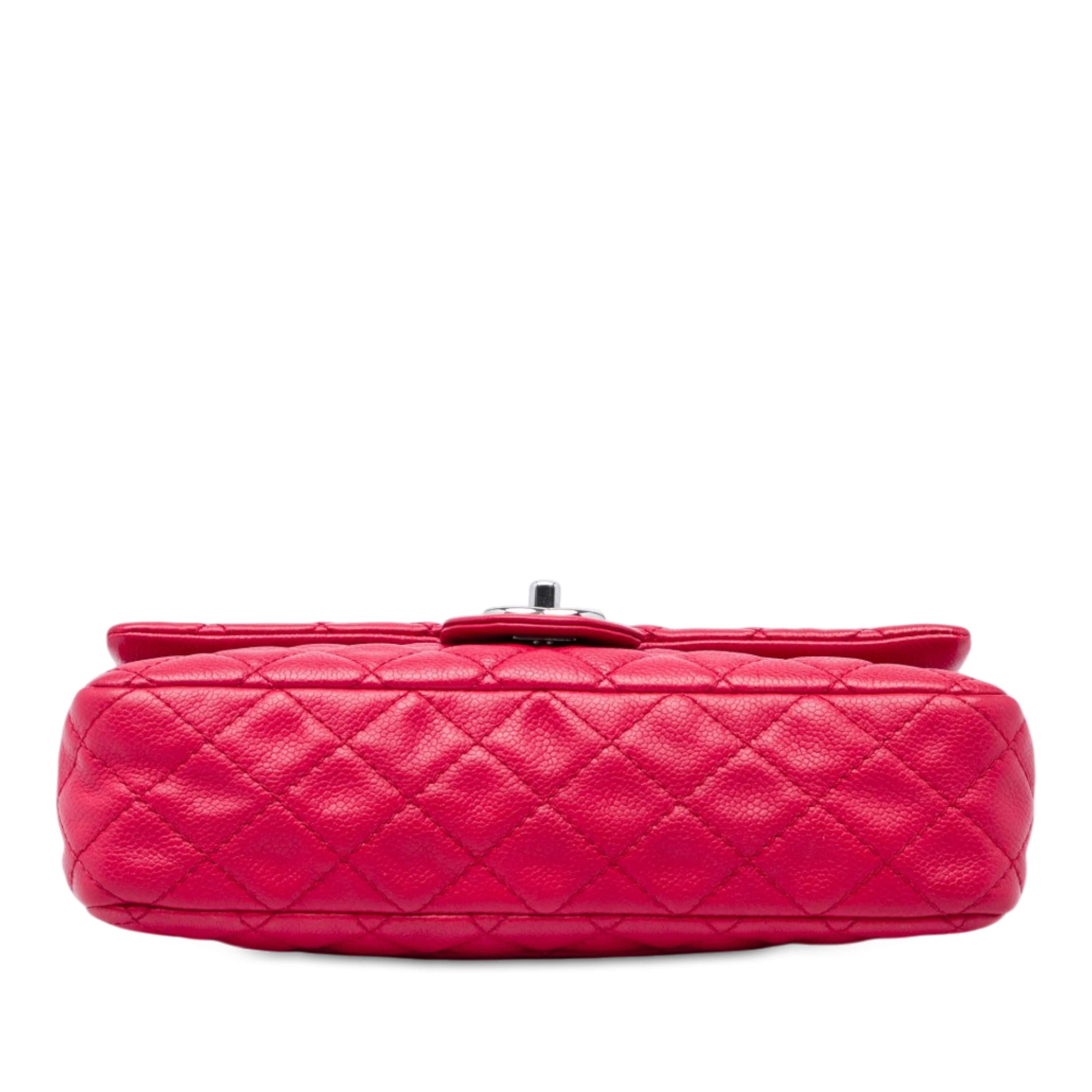 Chanel Medium Classic Caviar Double Flap, från Luxclusif, i färgen rosa. Klicka för att öppna bilden i stort format