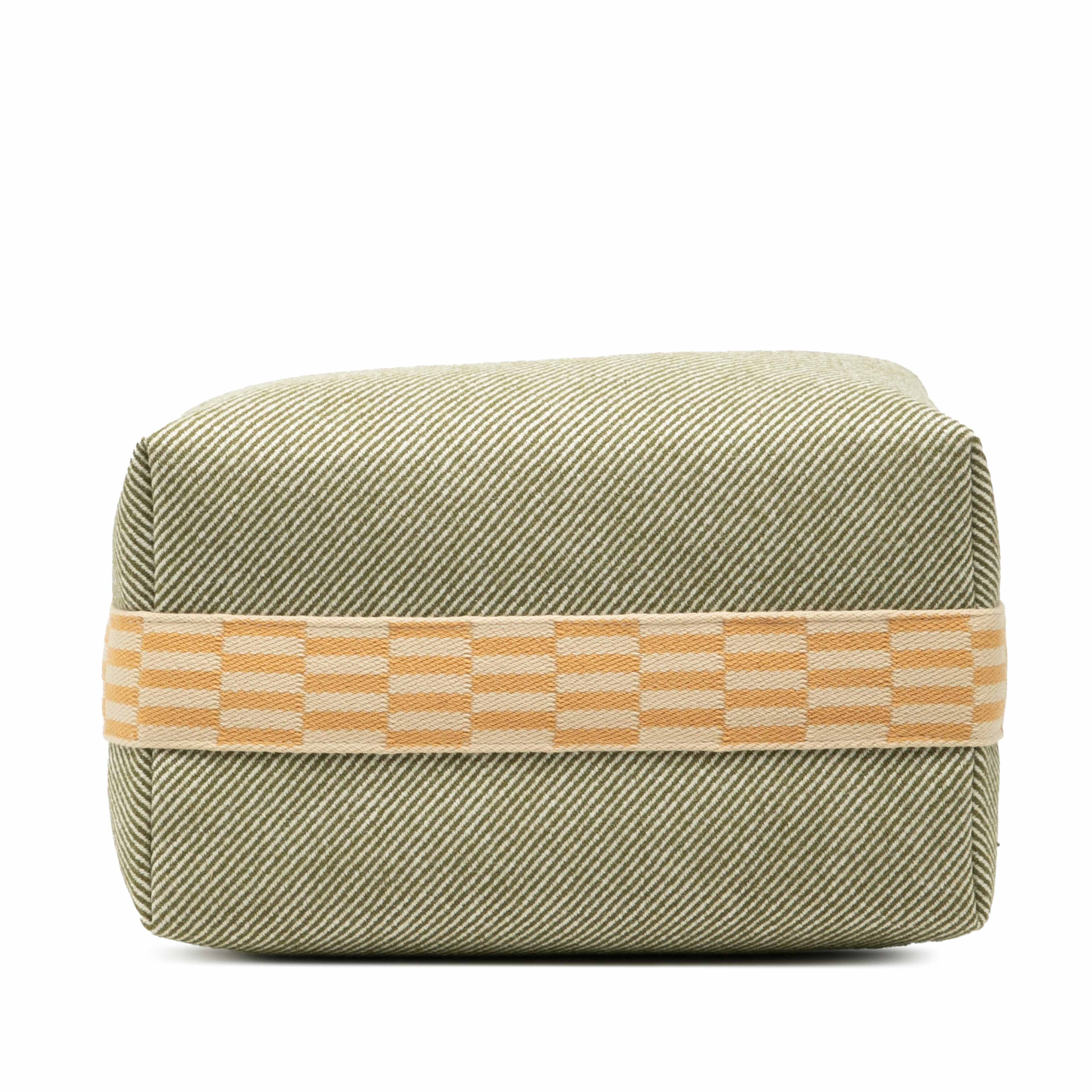 Hermès Large Wool Bride A Brac H Natte Case, från Luxclusif, i färgen olive green. Klicka för att öppna bilden i stort format