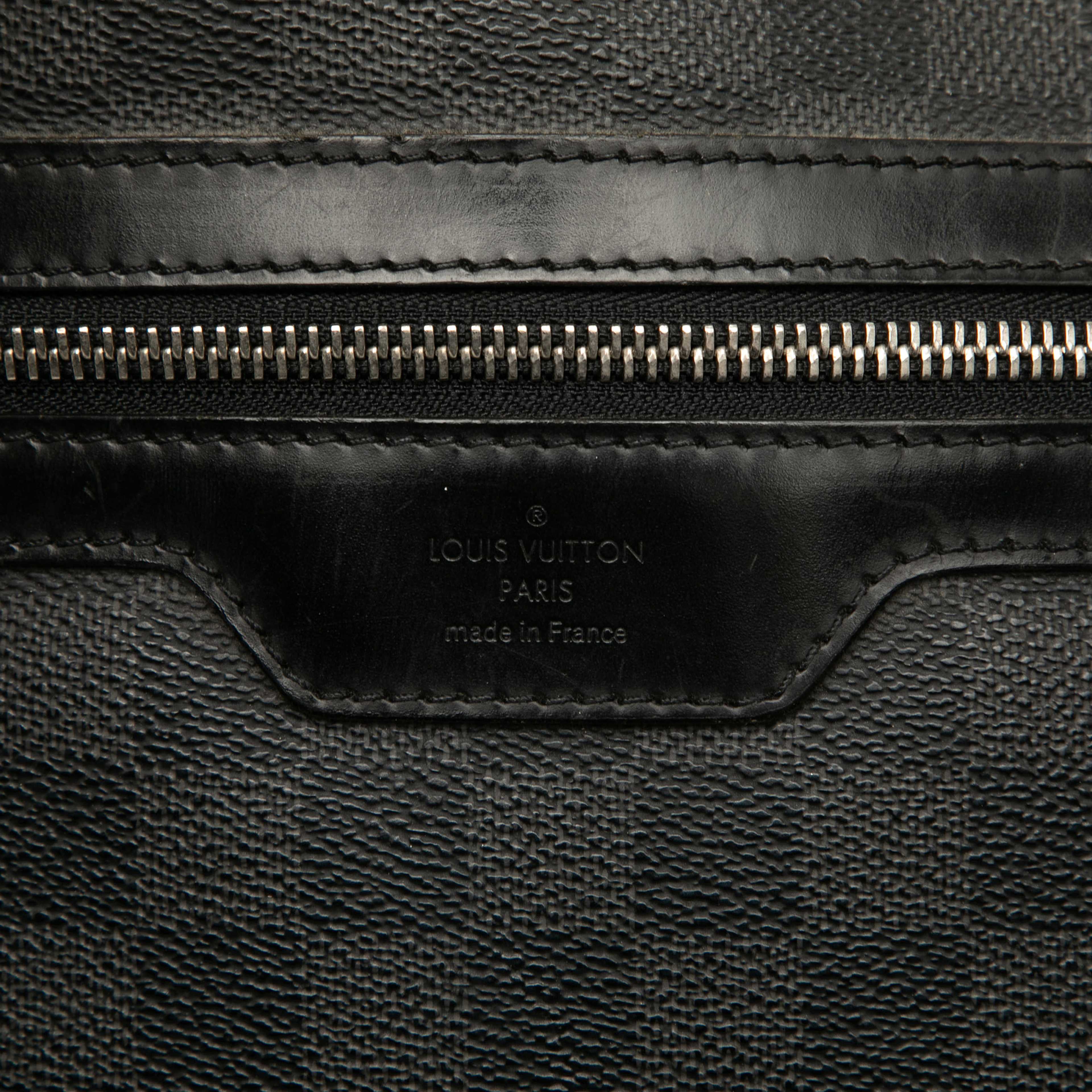 Louis Vuitton Damier Graphite Mick Mm, från Luxclusif, i färgen black. Klicka för att öppna bilden i stort format