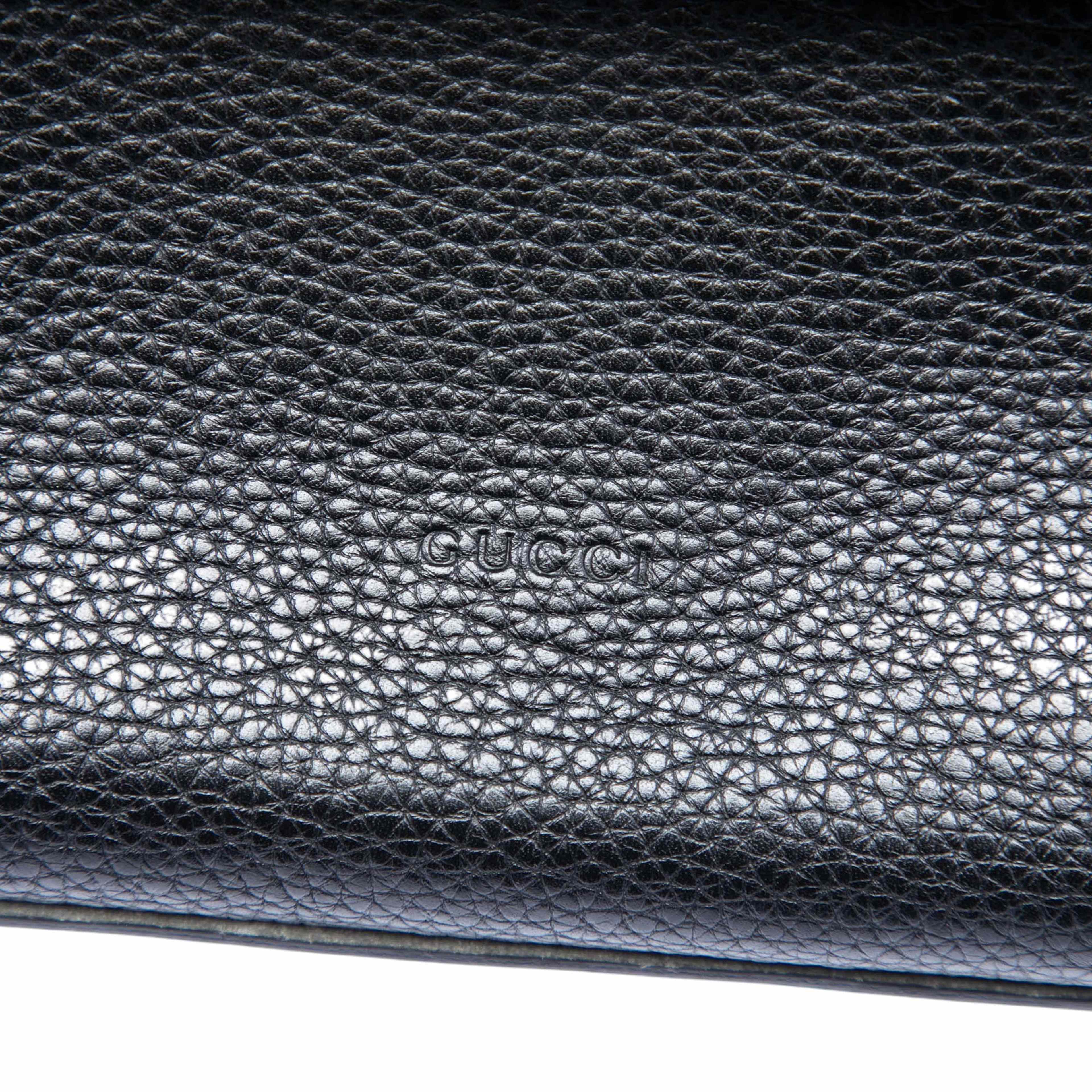 Gucci Small Calfskin Bamboo Daily Satchel, från Luxclusif, i färgen svart. Klicka för att öppna bilden i stort format