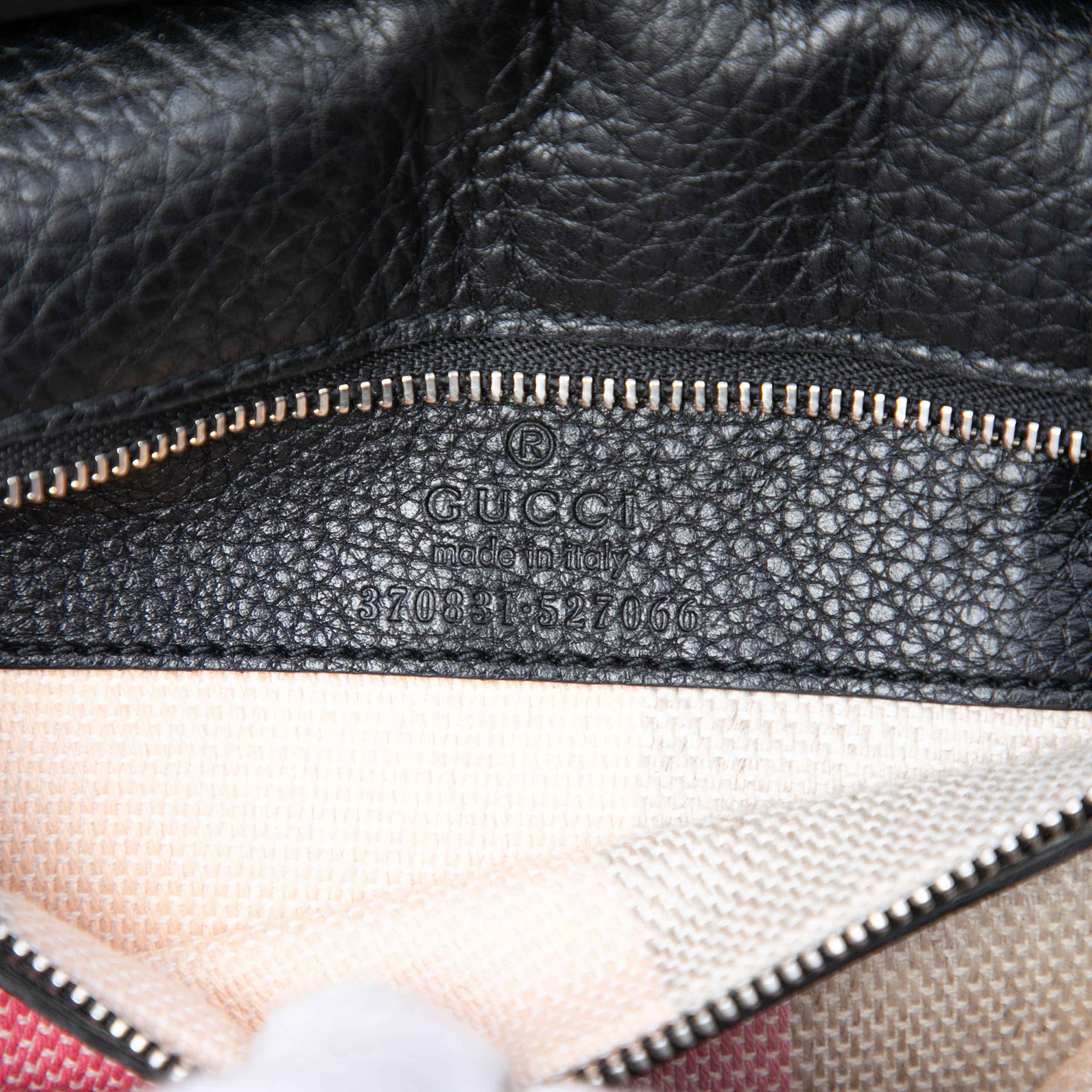 Gucci Small Leather Bamboo Daily Satchel, från Luxclusif, i färgen black. Klicka för att öppna bilden i stort format