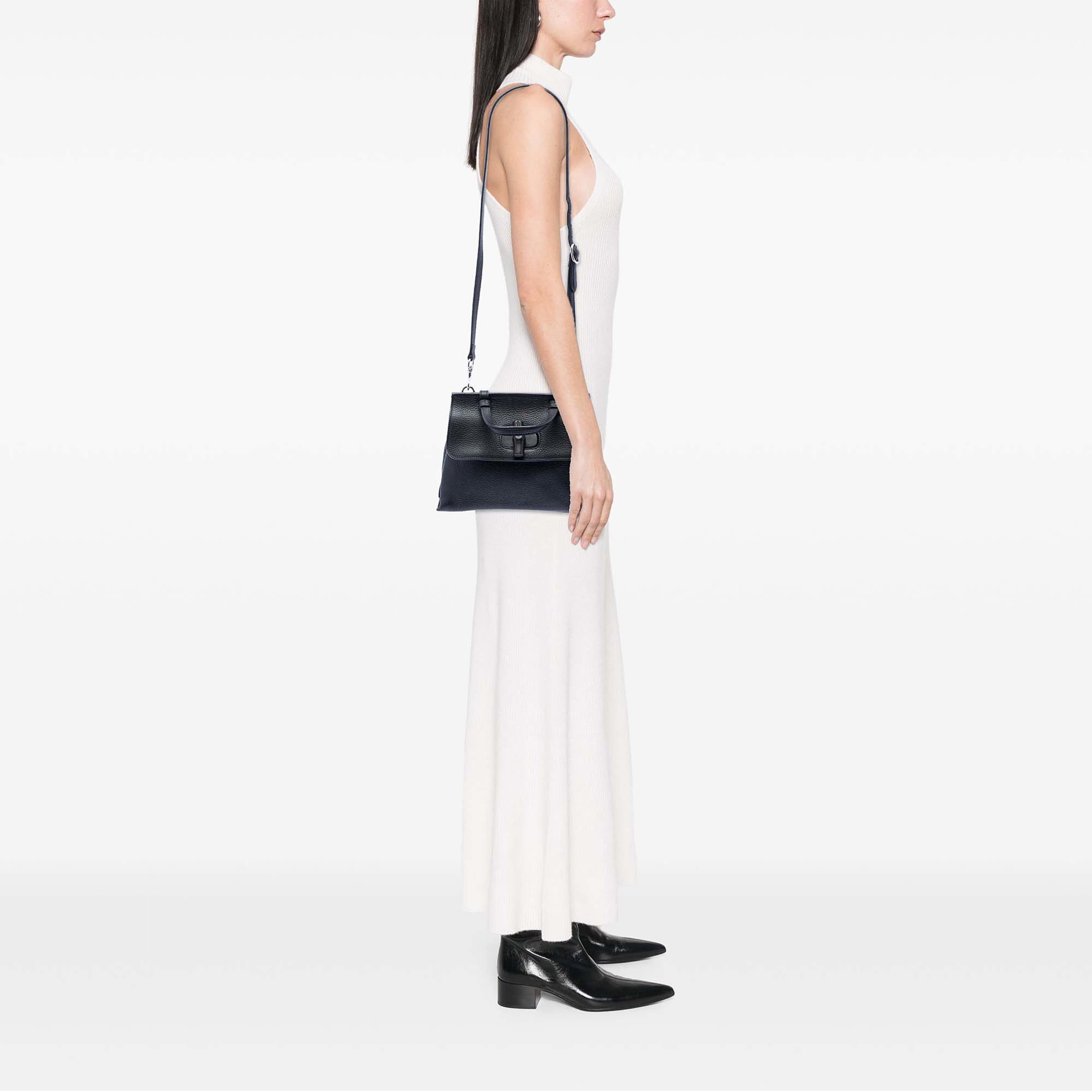 Gucci Small Calfskin Bamboo Daily Satchel, från Luxclusif, i färgen svart. Klicka för att öppna bilden i stort format