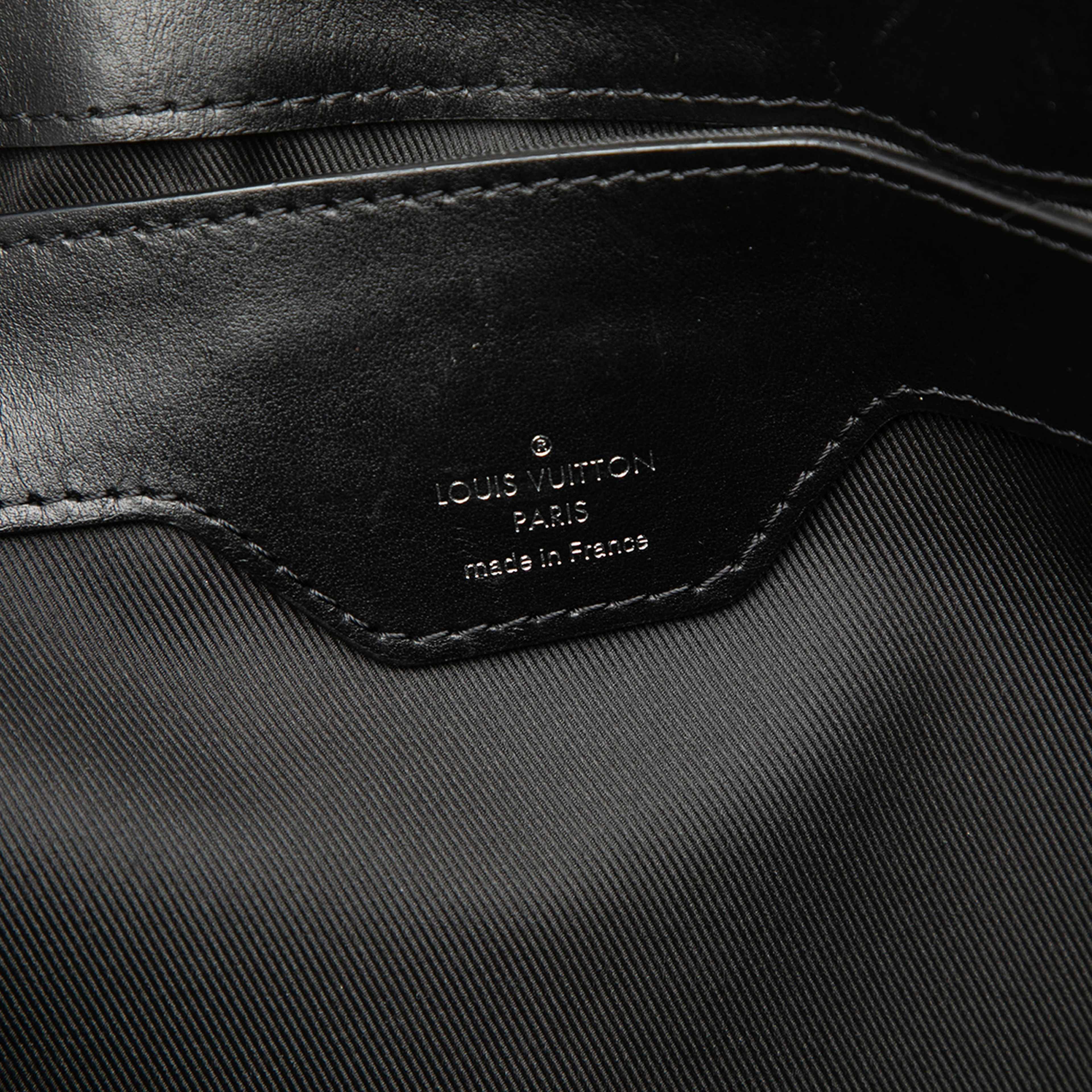 Louis Vuitton Monogram Eclipse Grand Sac Tote, från Luxclusif, i färgen black. Klicka för att öppna bilden i stort format