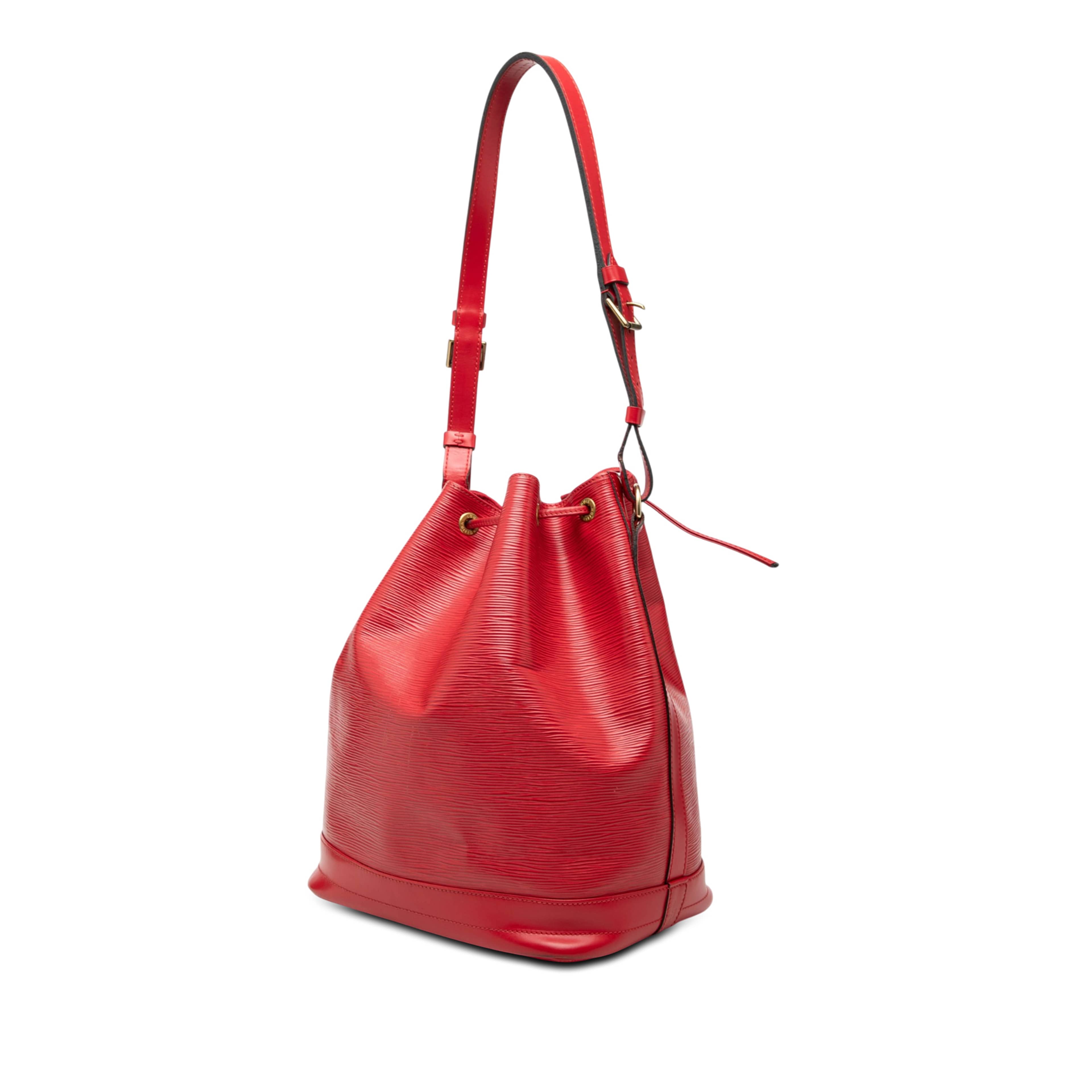 Louis Vuitton Epi Noe Gm, från Luxclusif, i färgen röd. Klicka för att öppna bilden i stort format