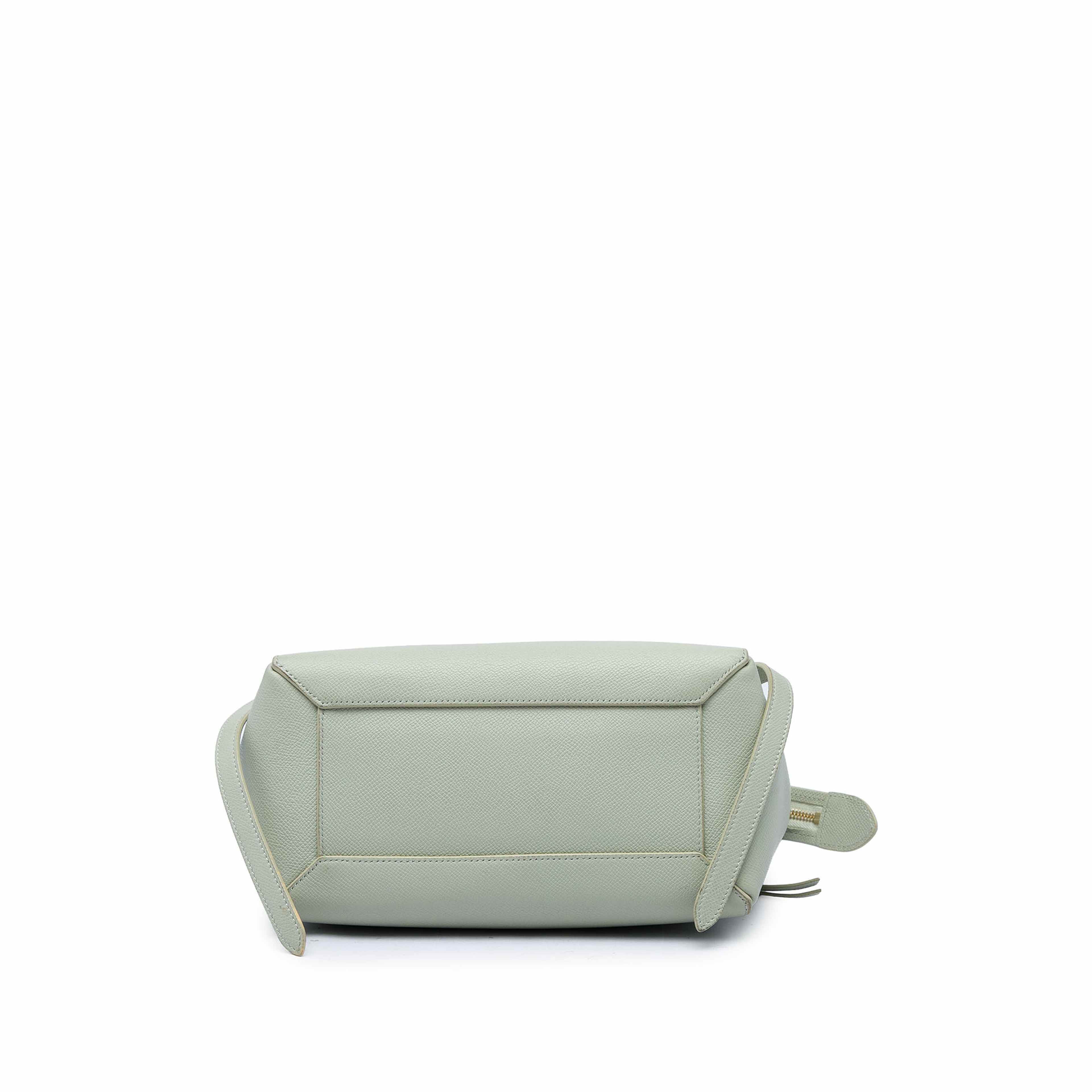 Celine Mini Grained Calfskin Belt Bag, från Luxclusif, i färgen grön. Klicka för att öppna bilden i stort format